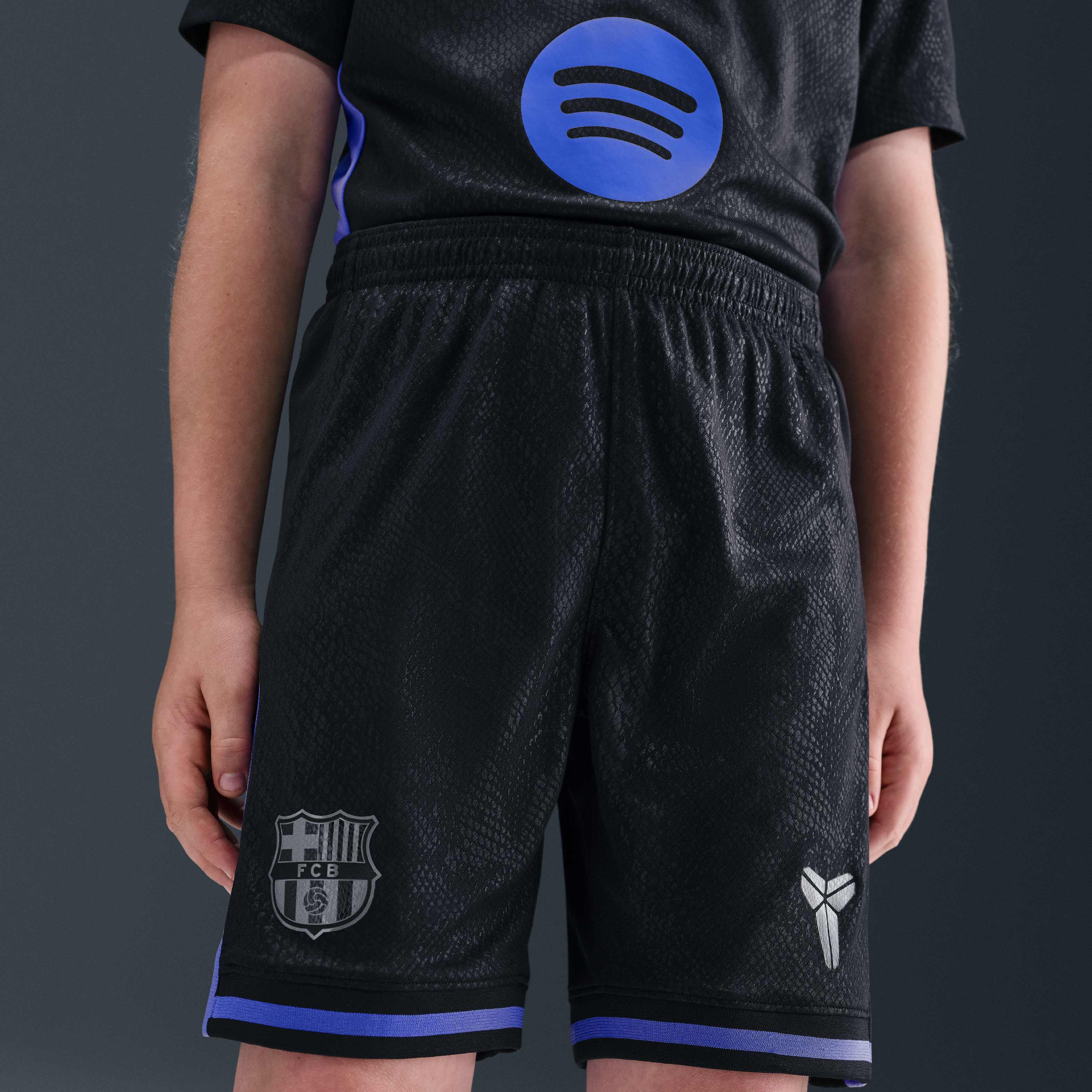 F.C. Barcelona 2025/26 Stadium Away image number 1