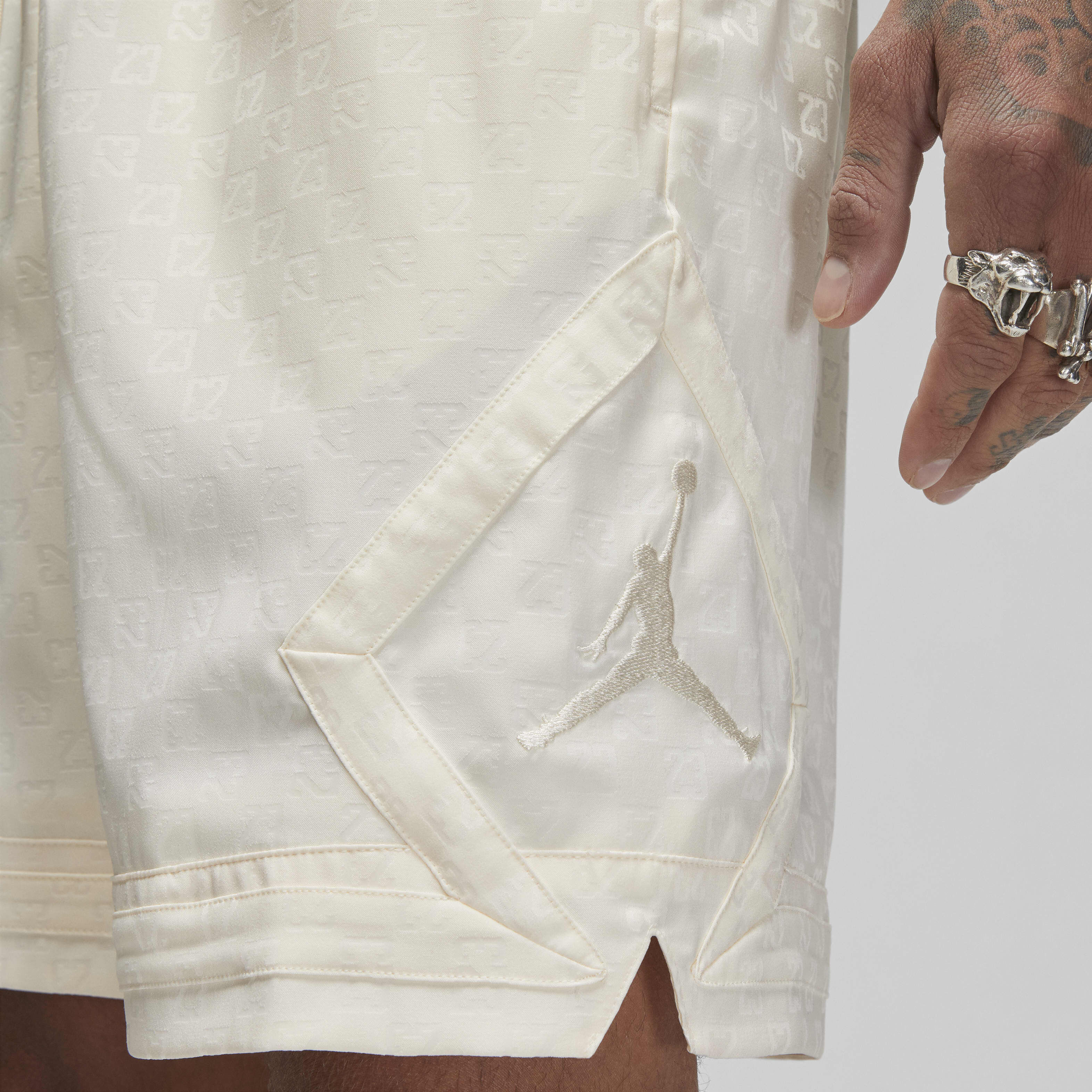 Jordan Essentials image number 5