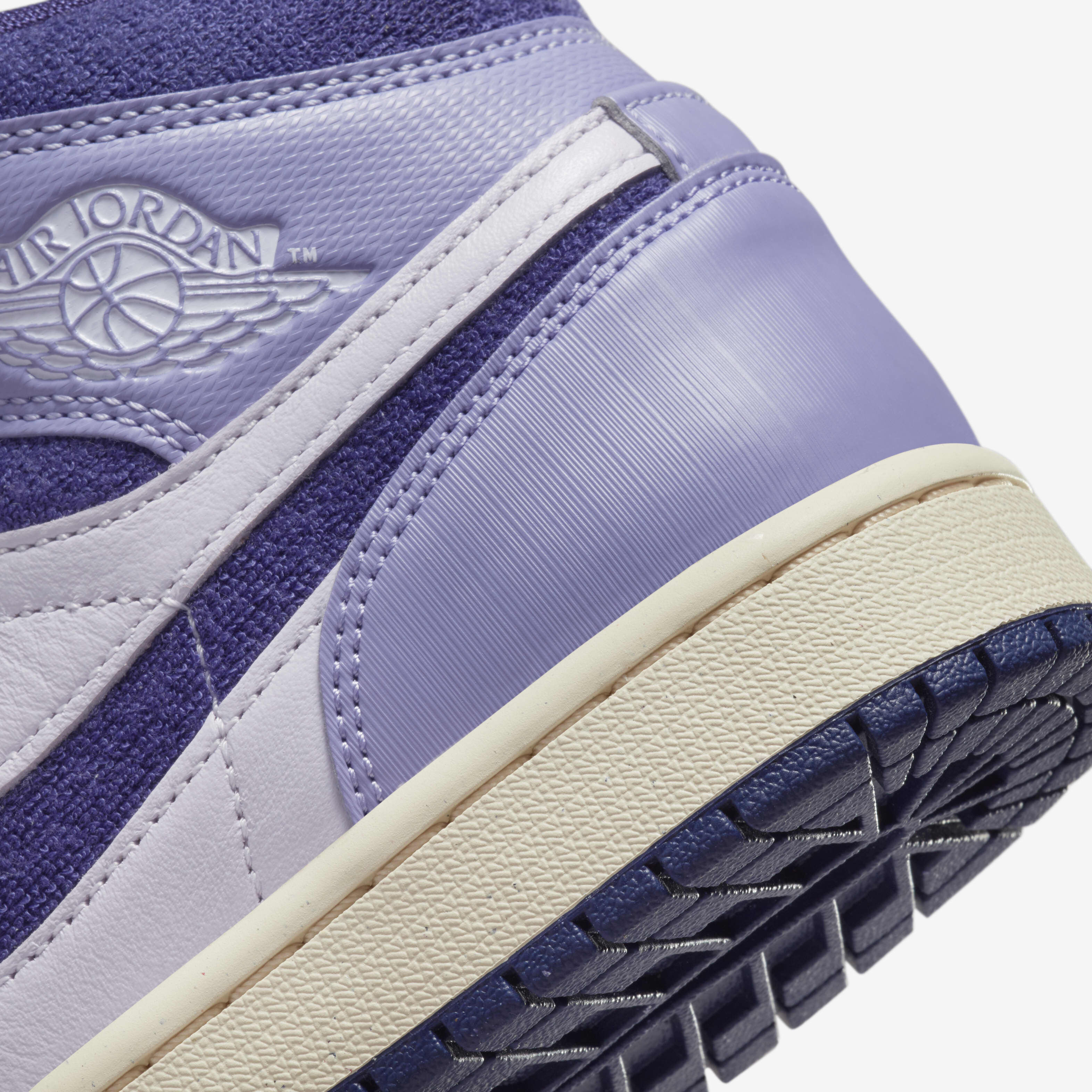 Buy Air Jordan 1 Mid SE Women s Shoes Nike Saudi Official