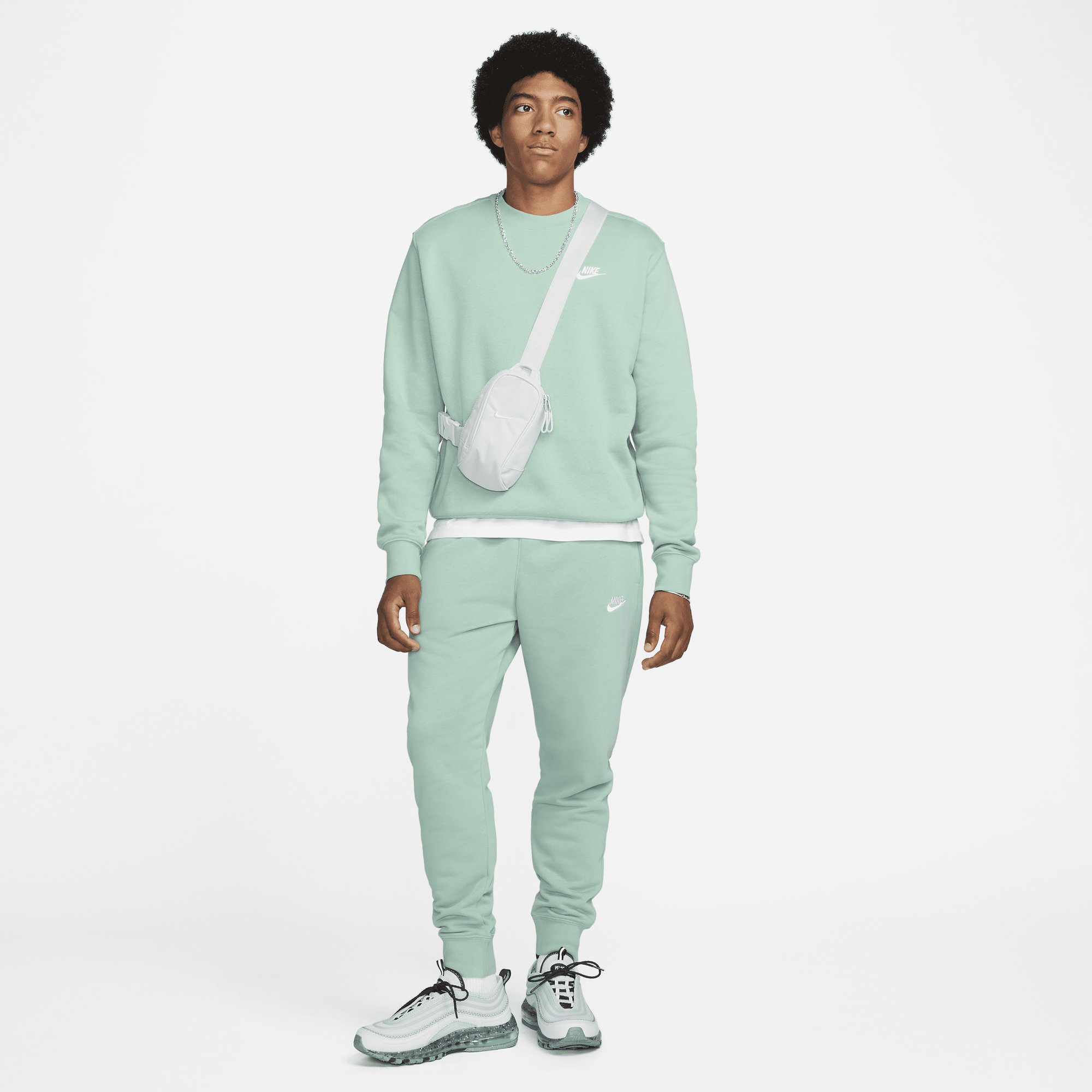 Nike club jogger pistachio frost clearance