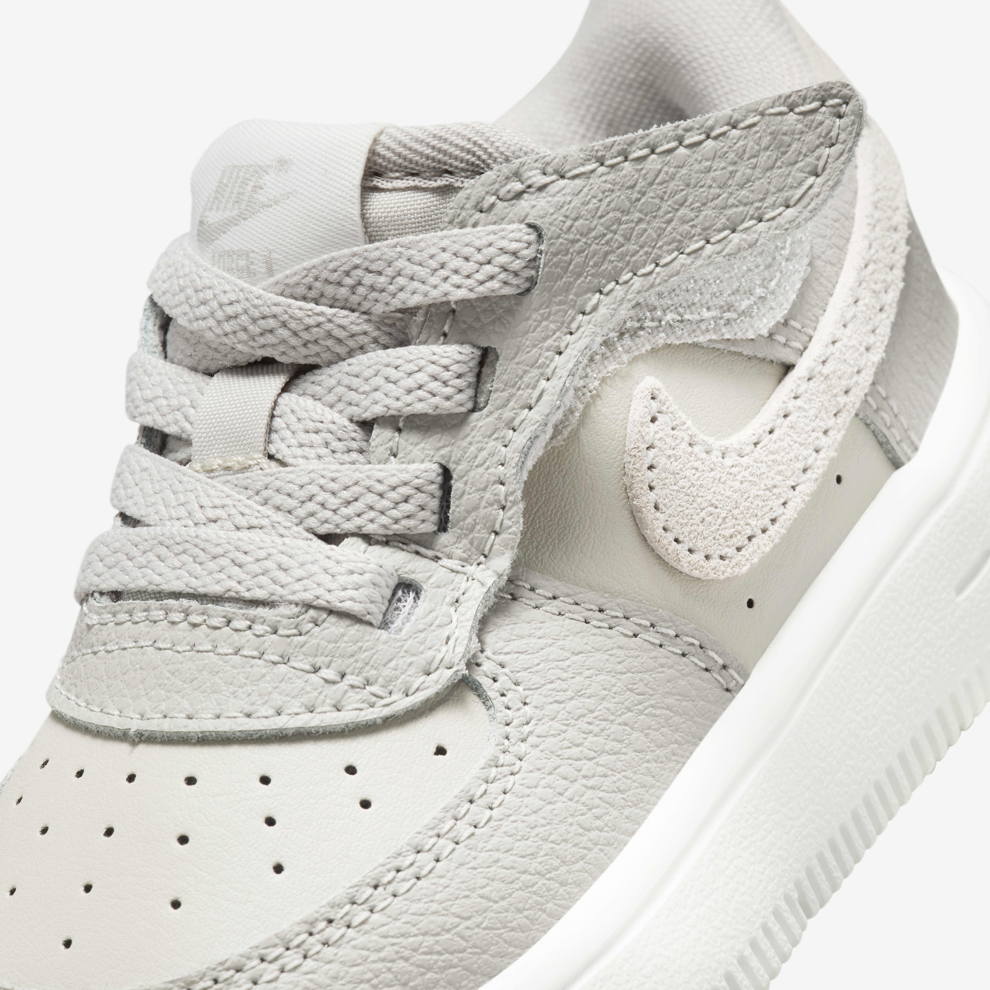 Nike Force 1 Low LV8 EasyOn image number 6