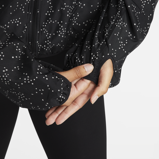Nike running runway element reflective detail best sale jacket in black