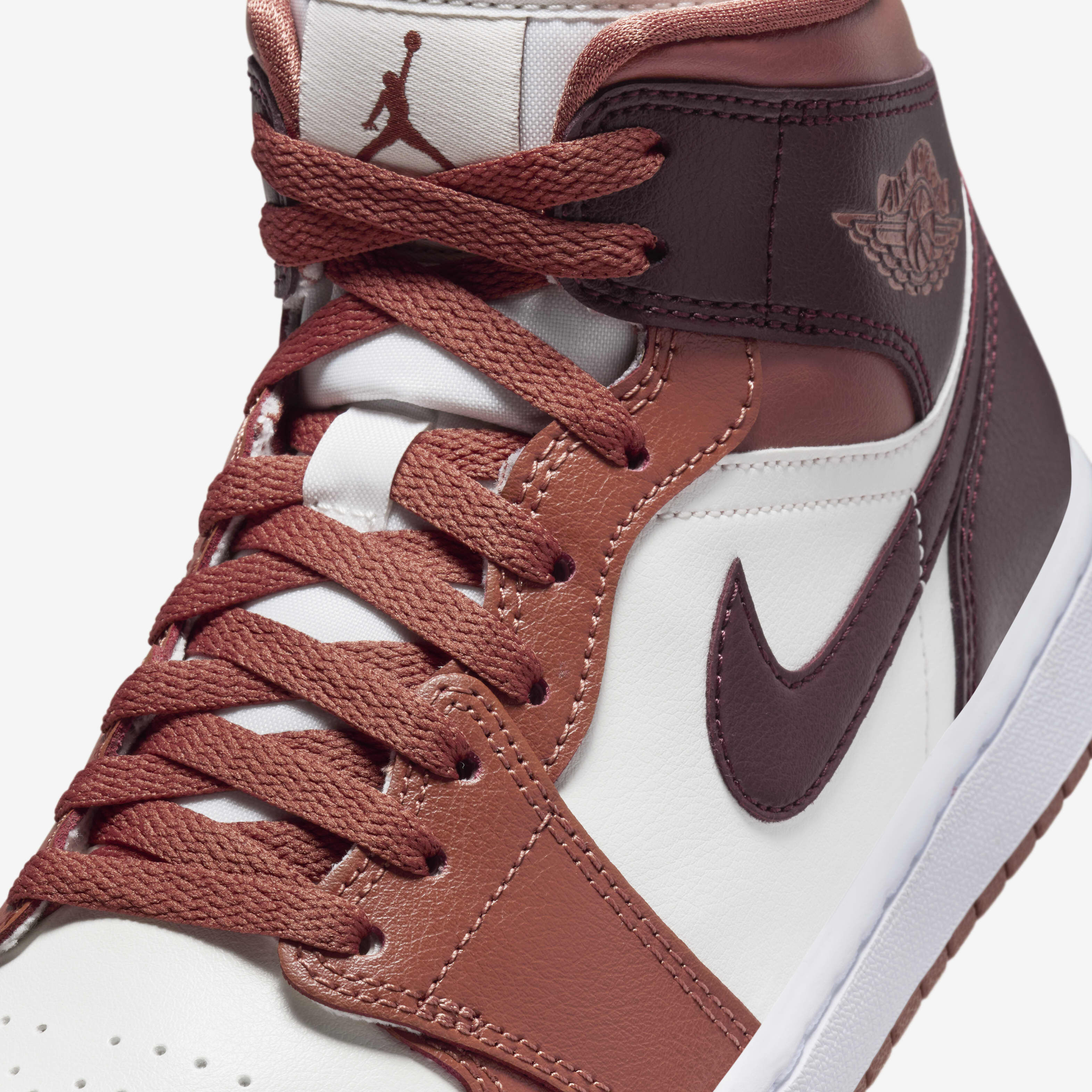 Air Jordan 1 Mid image number 6