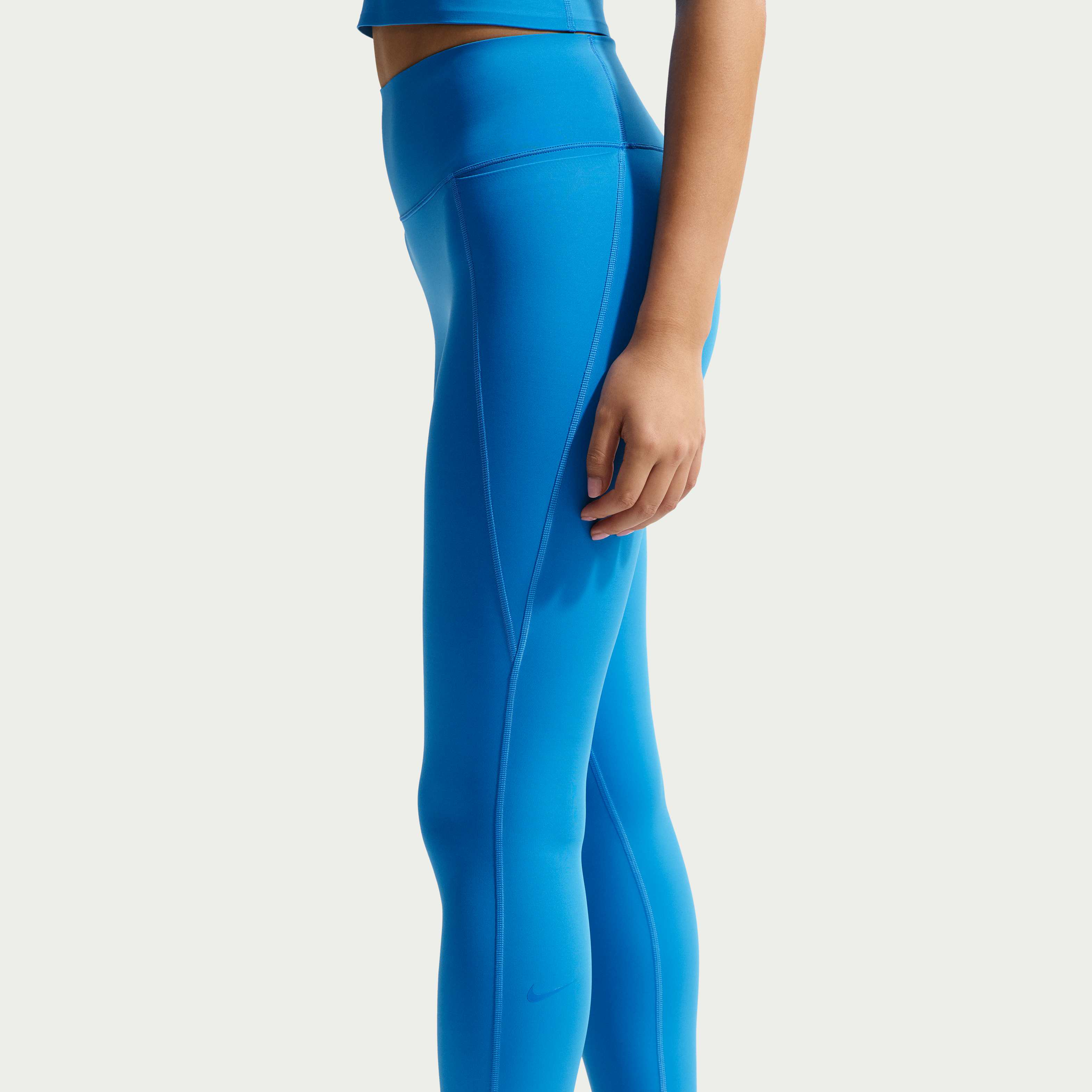 Nike Universa image number 2