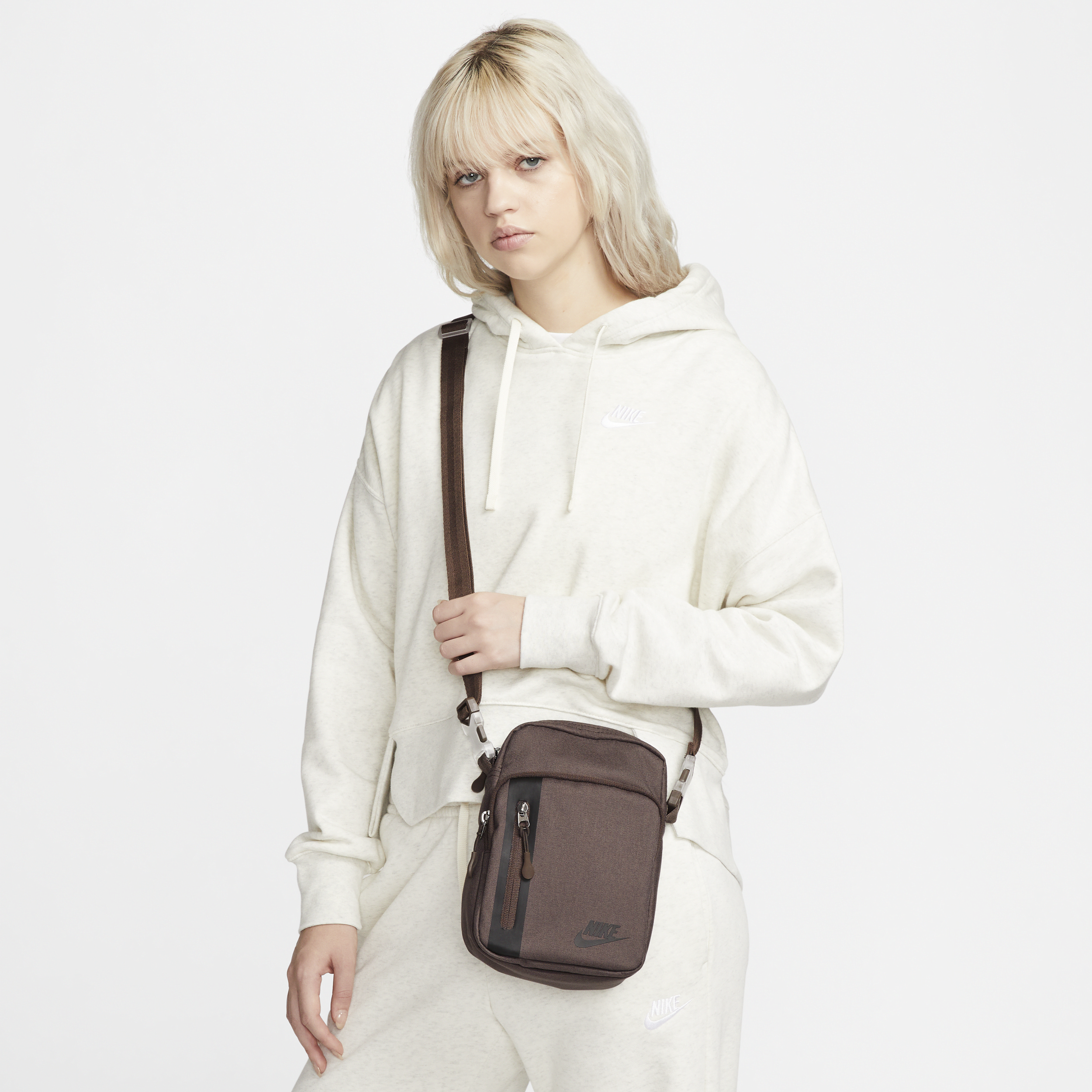 Shop Premium Cross Body Bag 4L Nike KSA
