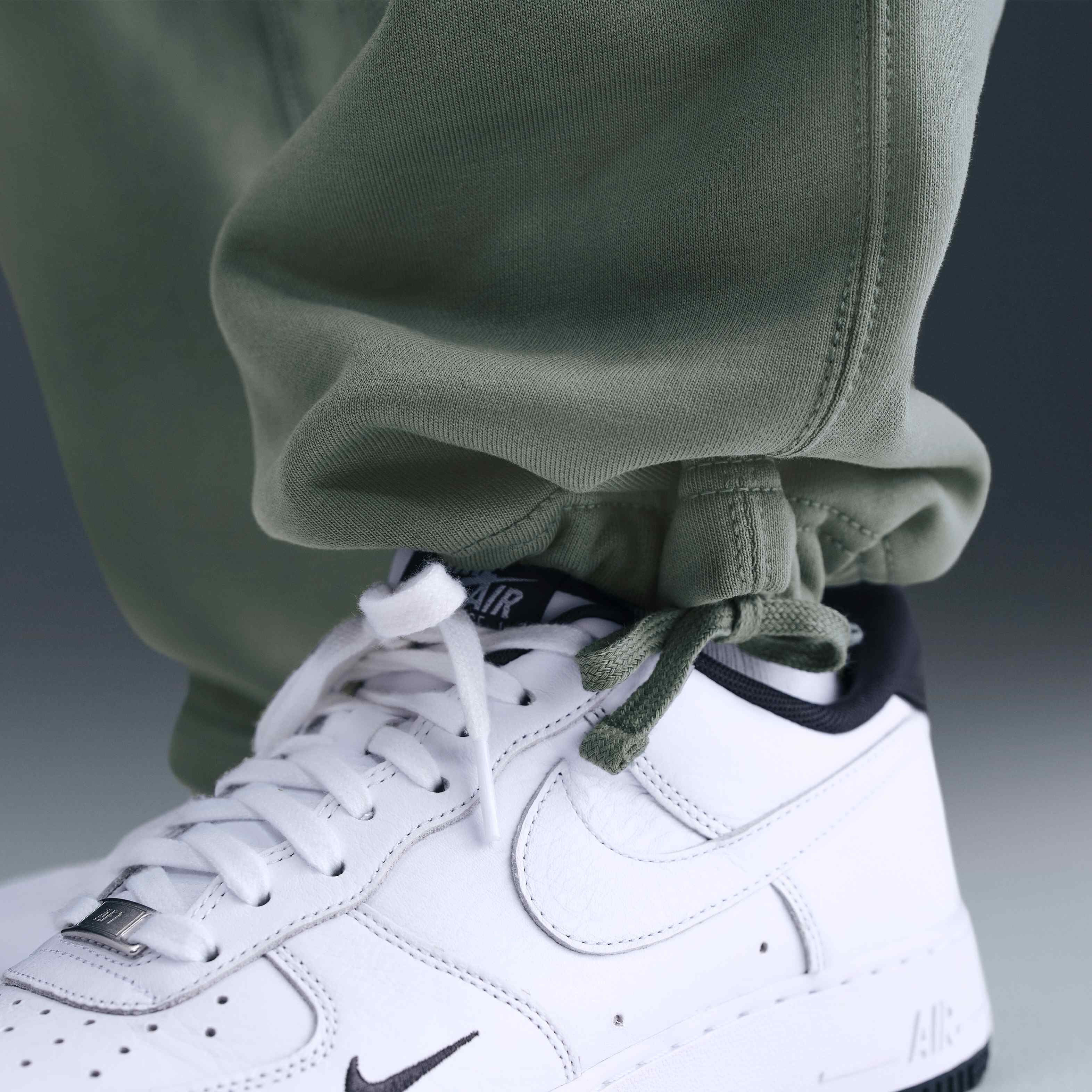 Nike Solo Swoosh image number 5