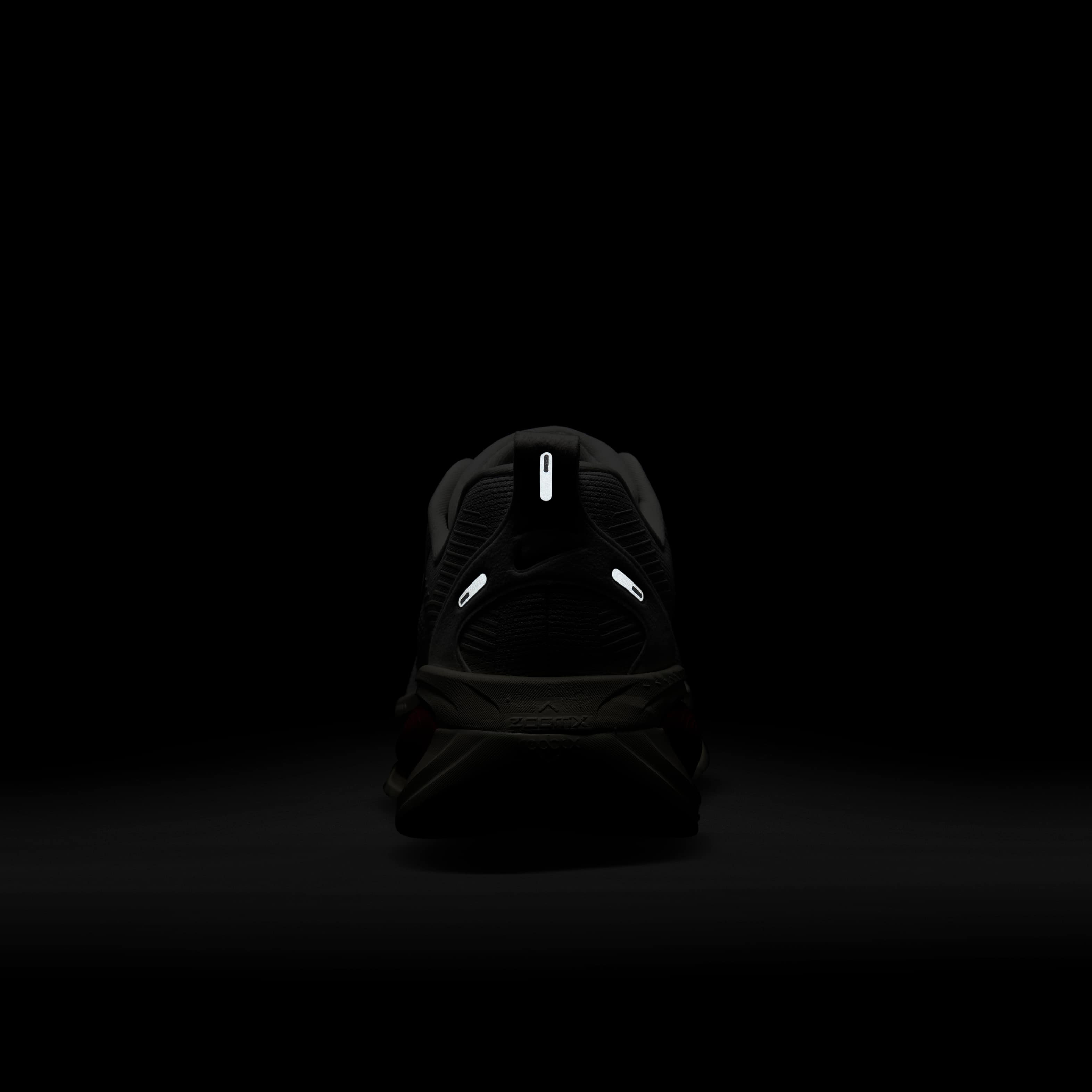 Nike Vomero 18 image number 8