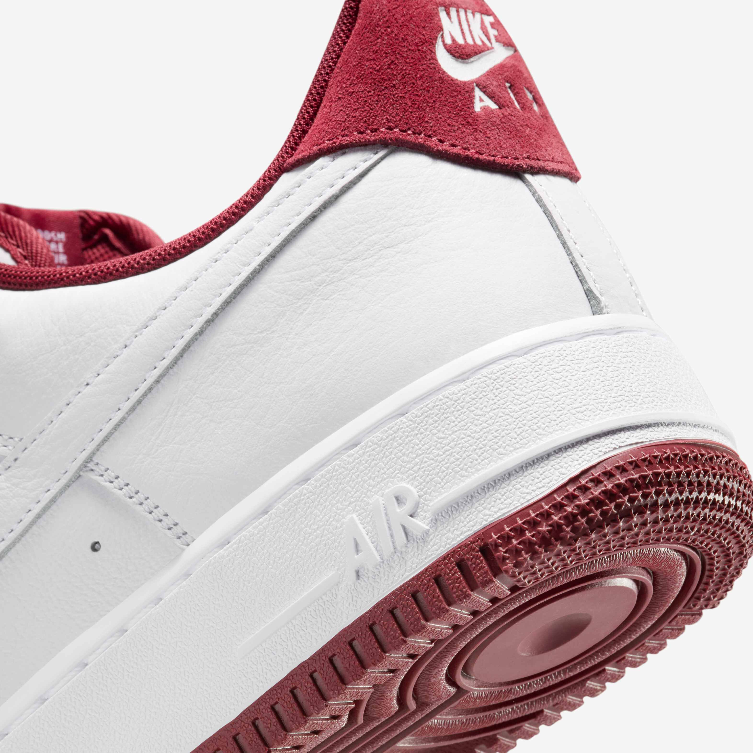 نايكي اير فورس 1 '07 ايليفيت image number 7