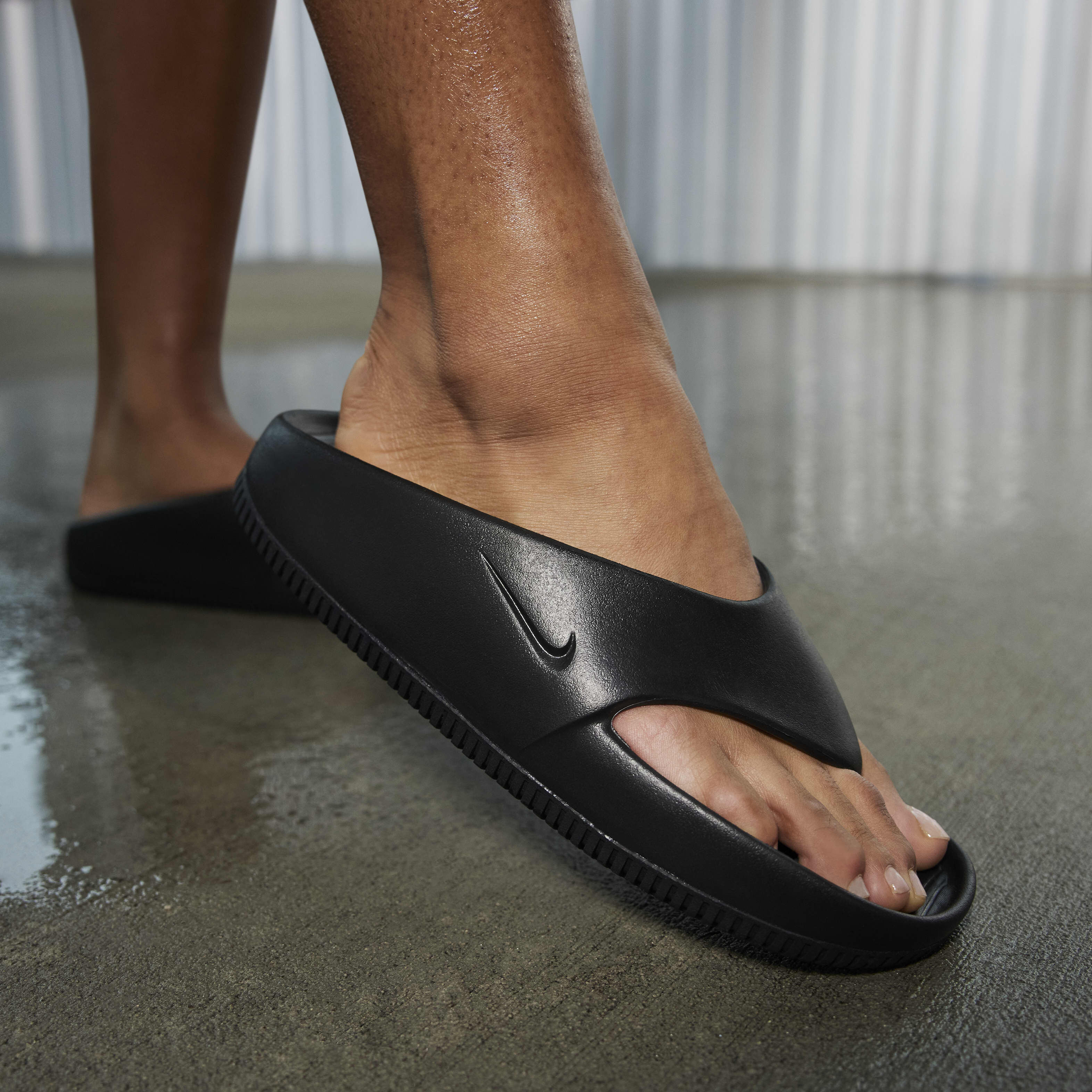 Nike soft flip flops 2025