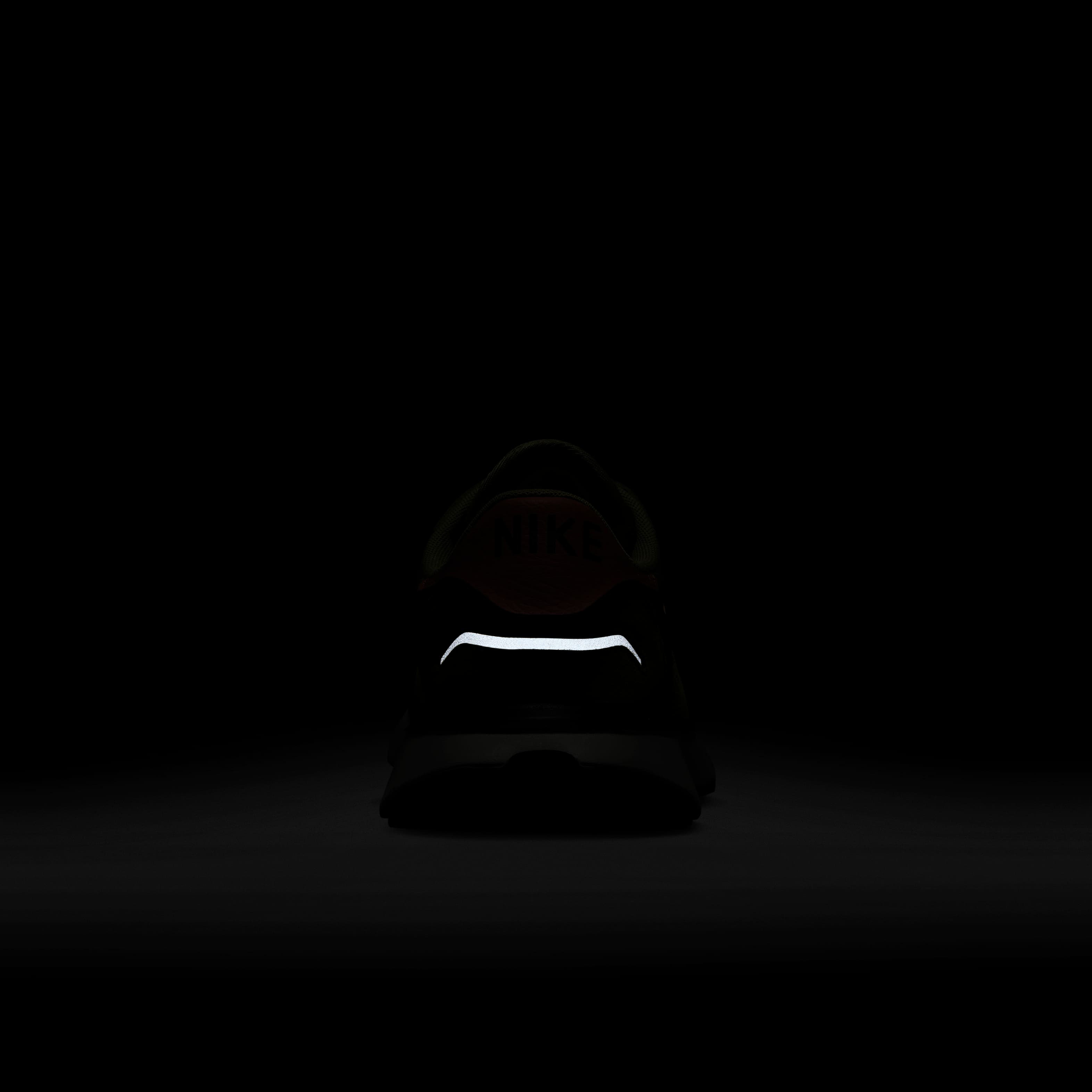 نايكي فينيكس وافل image number 10