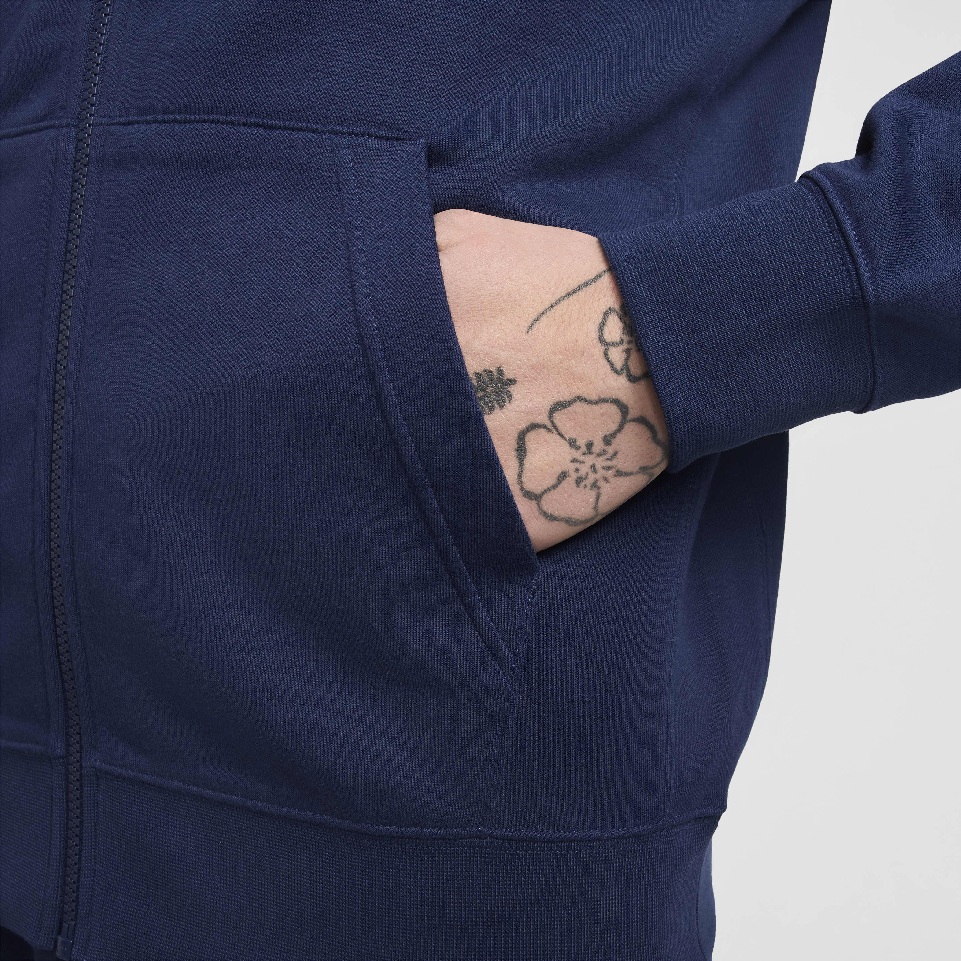 Nike Sportswear Club image number 4