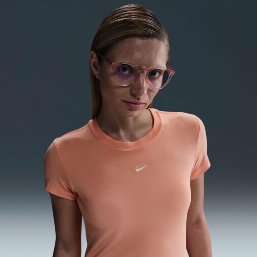 تخفيضات قمصان بطبعات للنساء-نايكي, نايكي سبورتسوير تشيل نت, تيشيرت للنساء