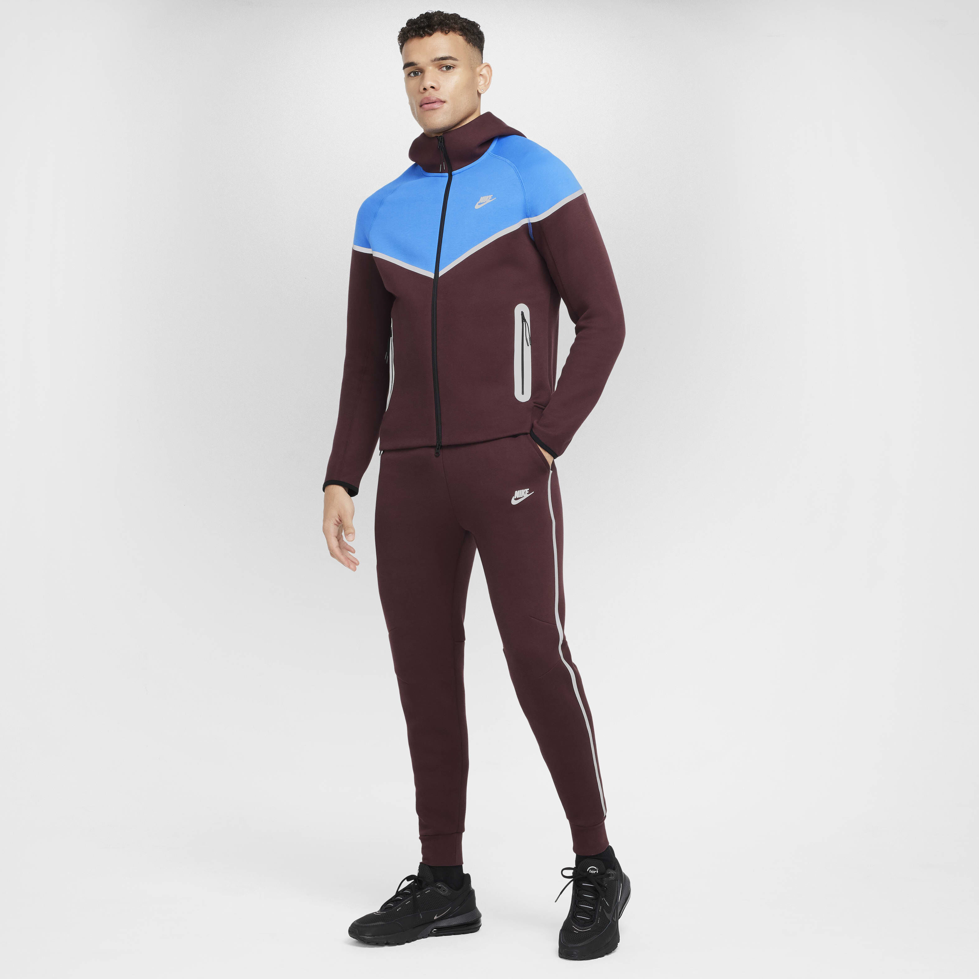 Nike burgundy tech fleece discount