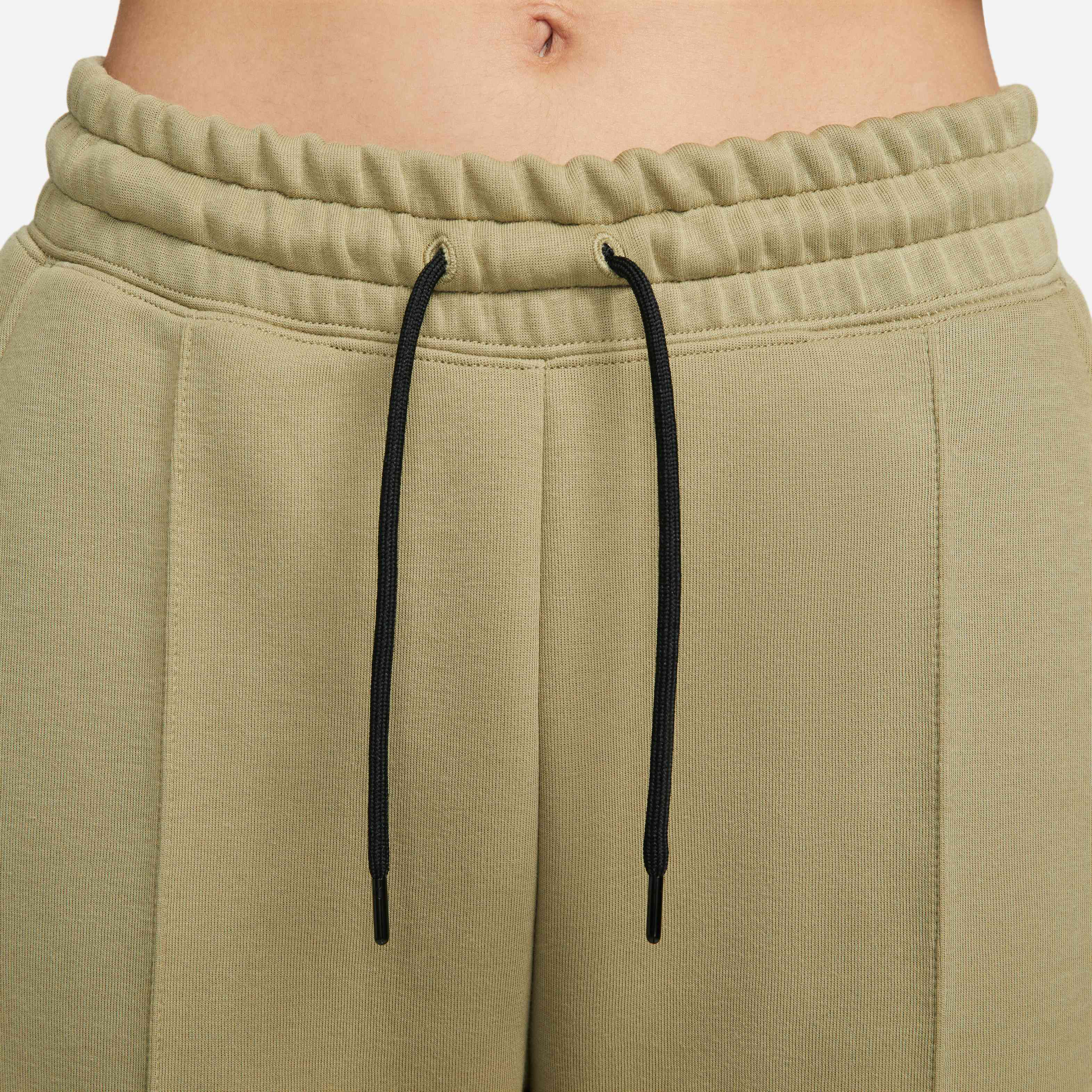 Nike Sportswear Tech Fleece image number 2