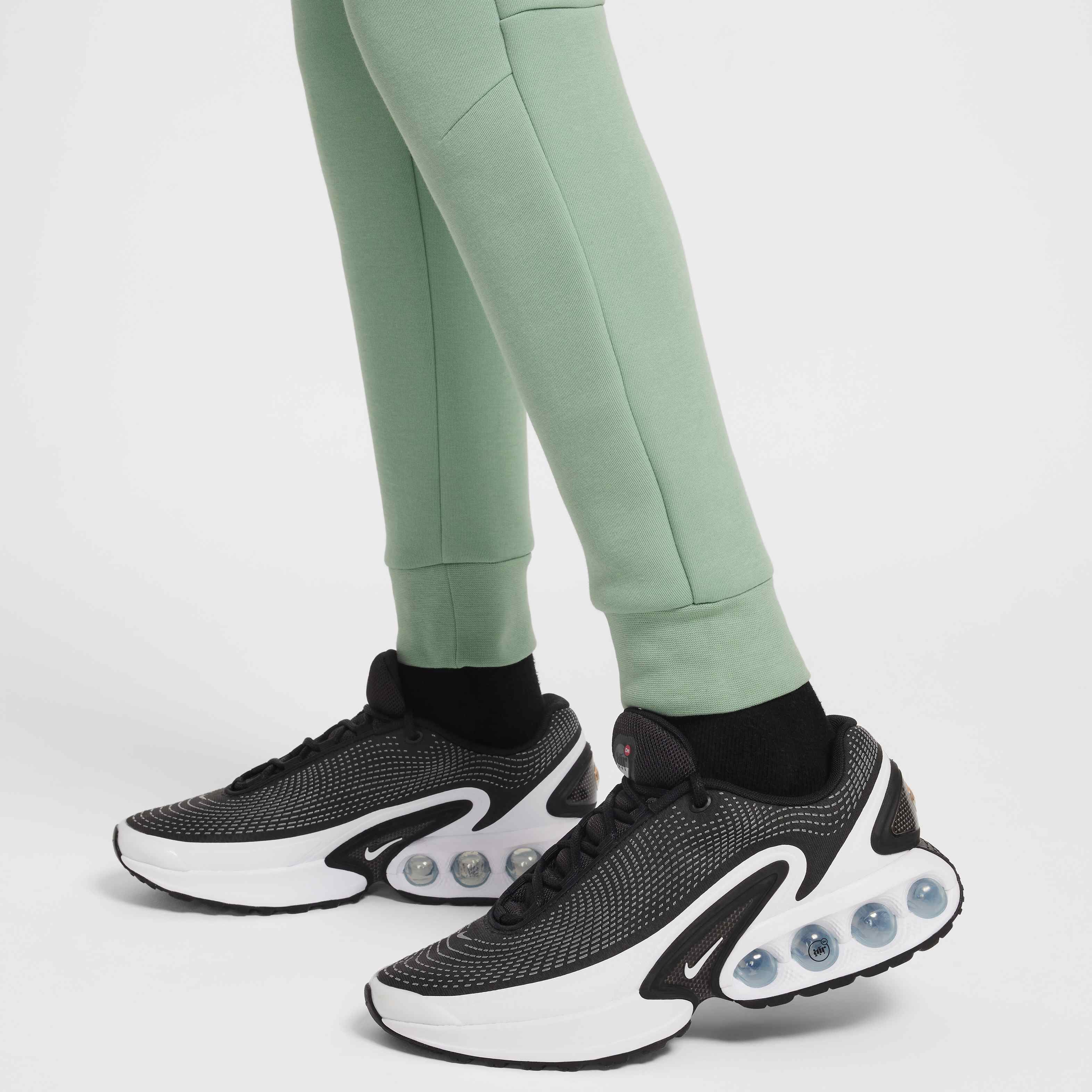 Nike Sportswear Tech Fleece image number 8