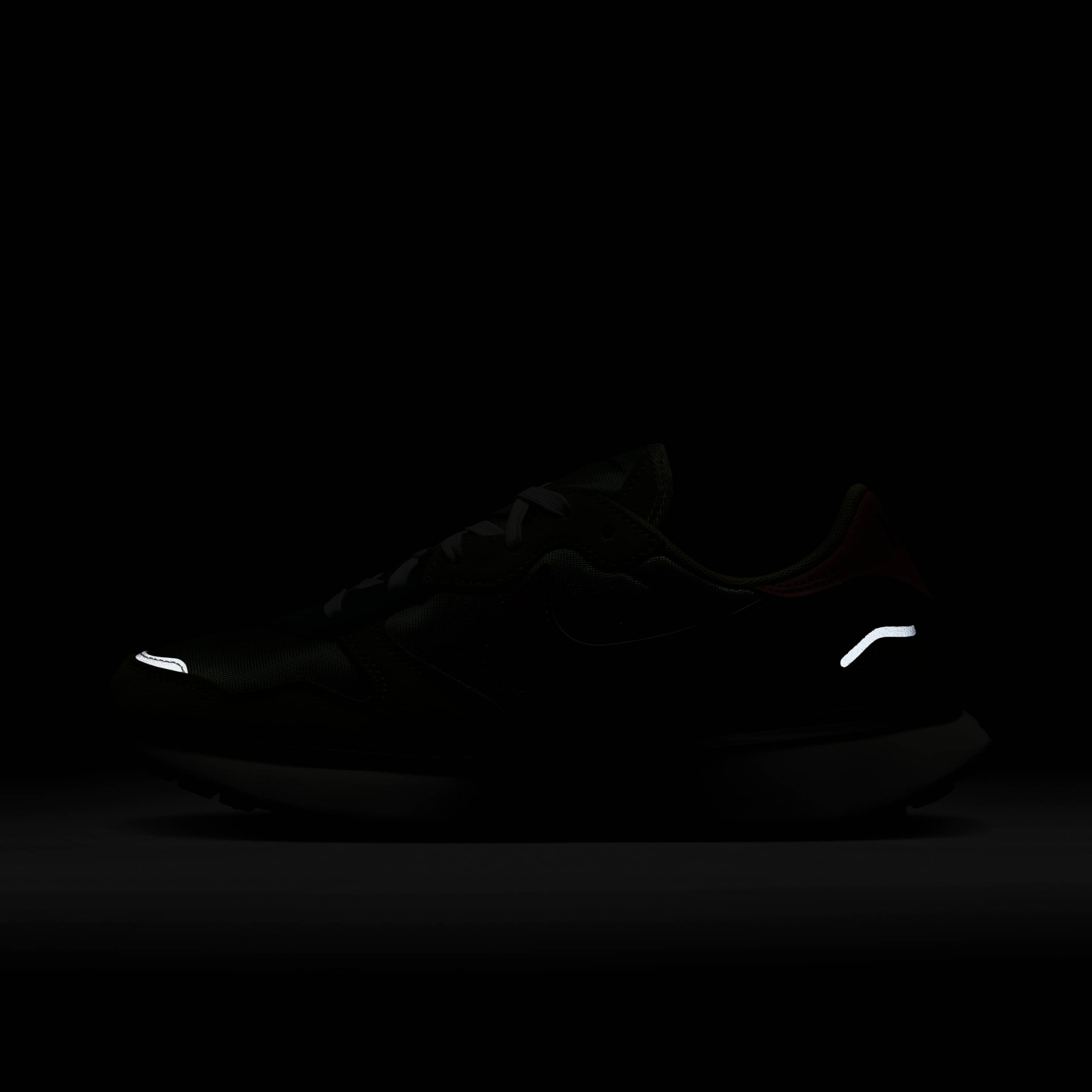 نايكي فينيكس وافل image number 12