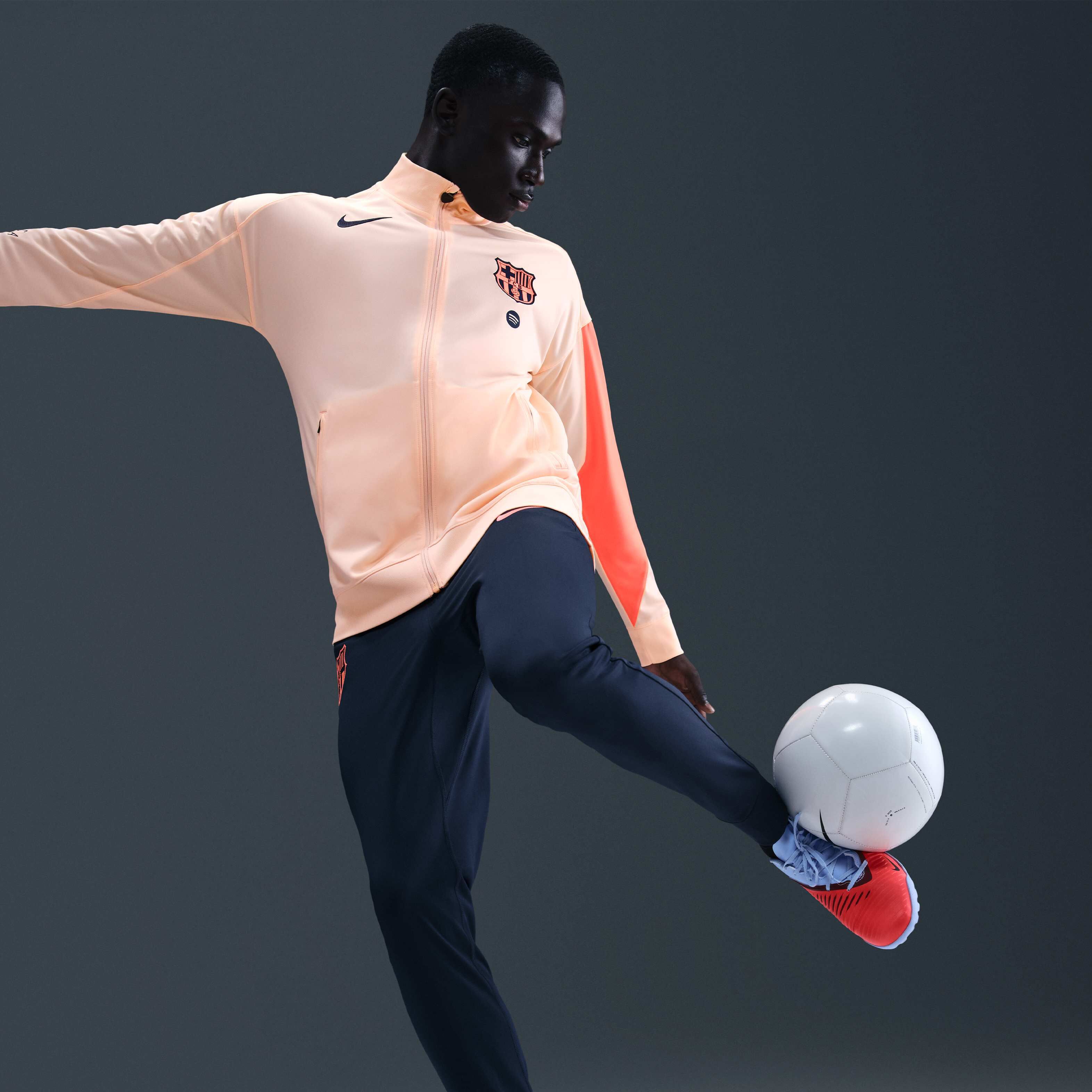 F.C. Barcelona Strike Third image number 5