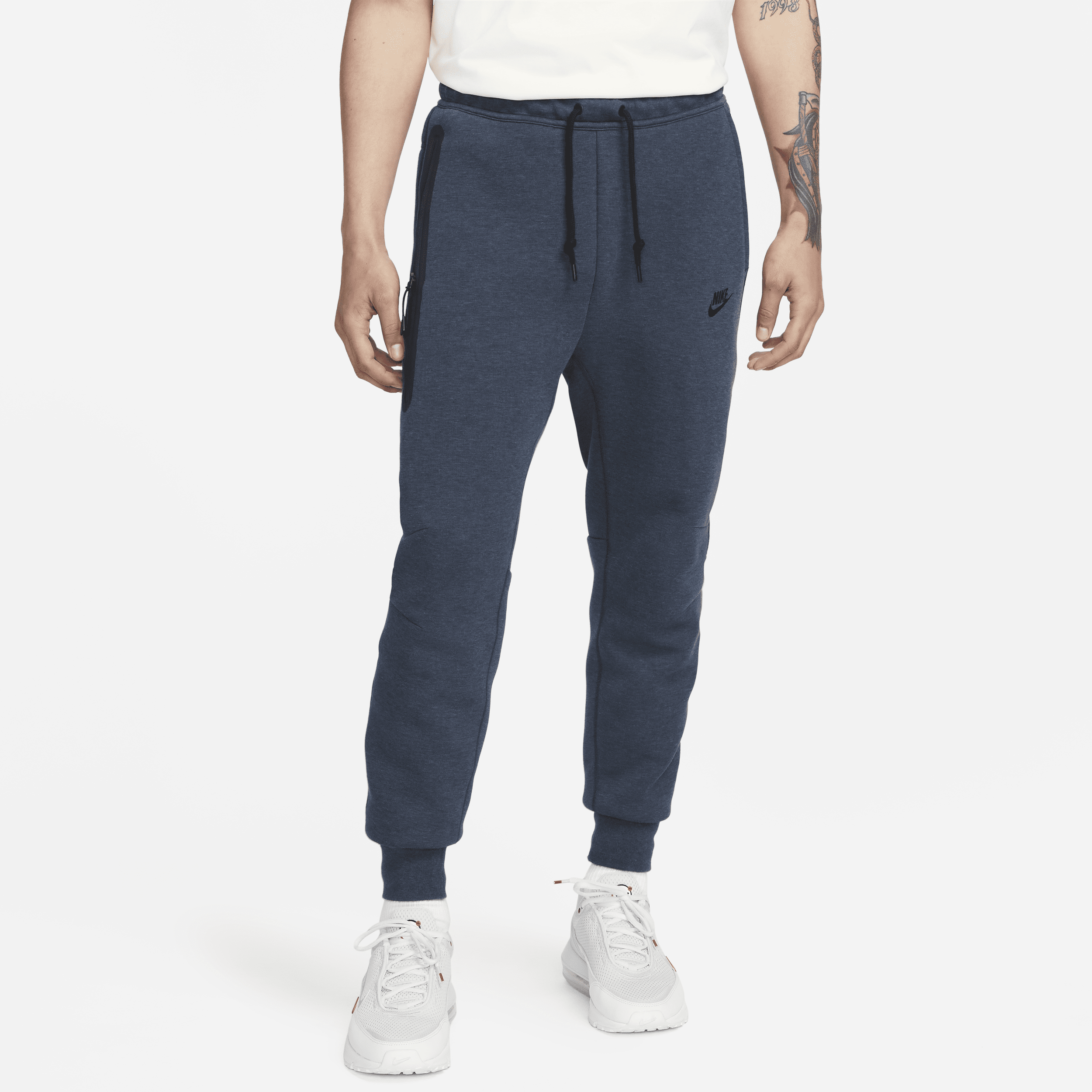 Tech FleeceMen's Slim Fit Joggers in KSA. Nike SA