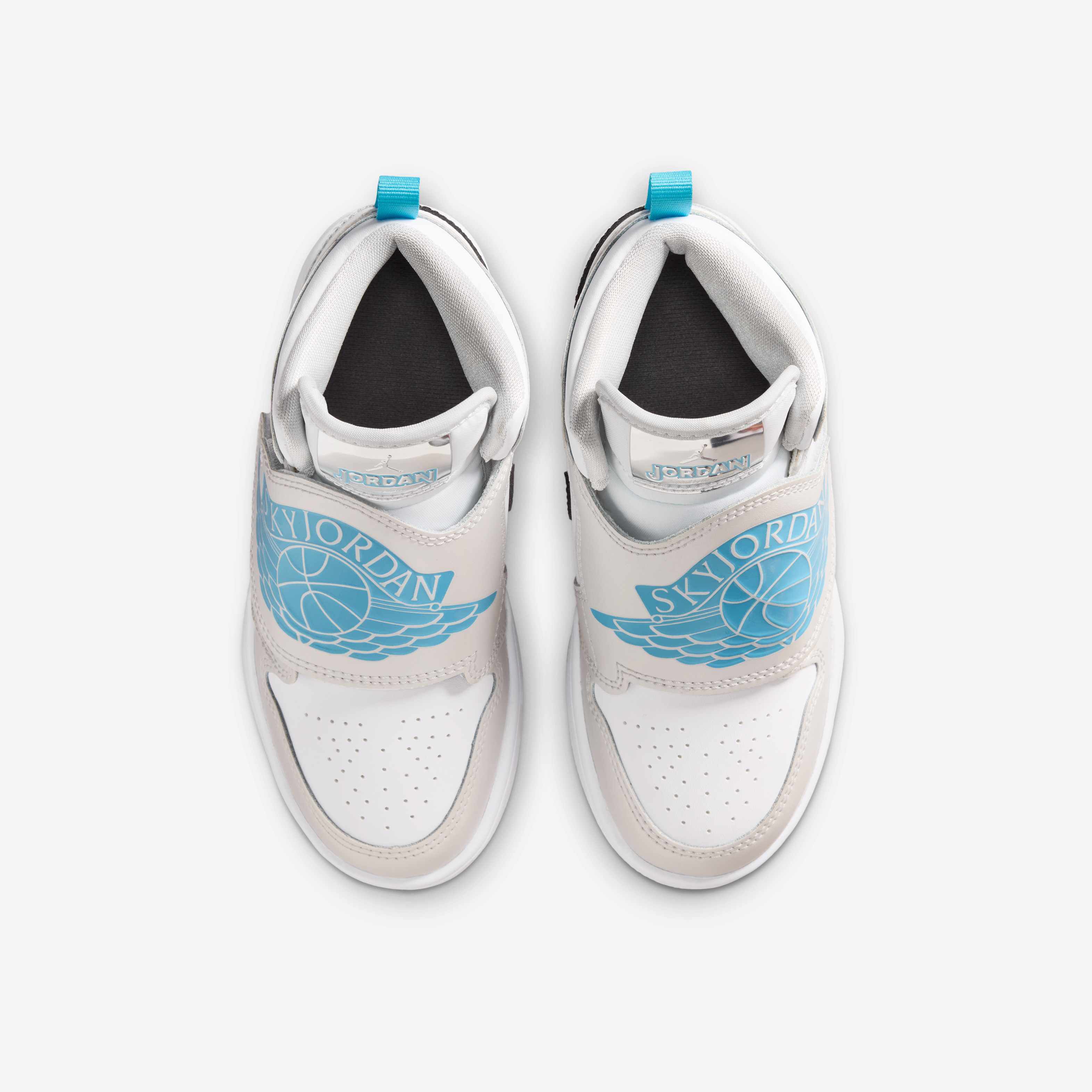 Sky Jordan 1 image number 3