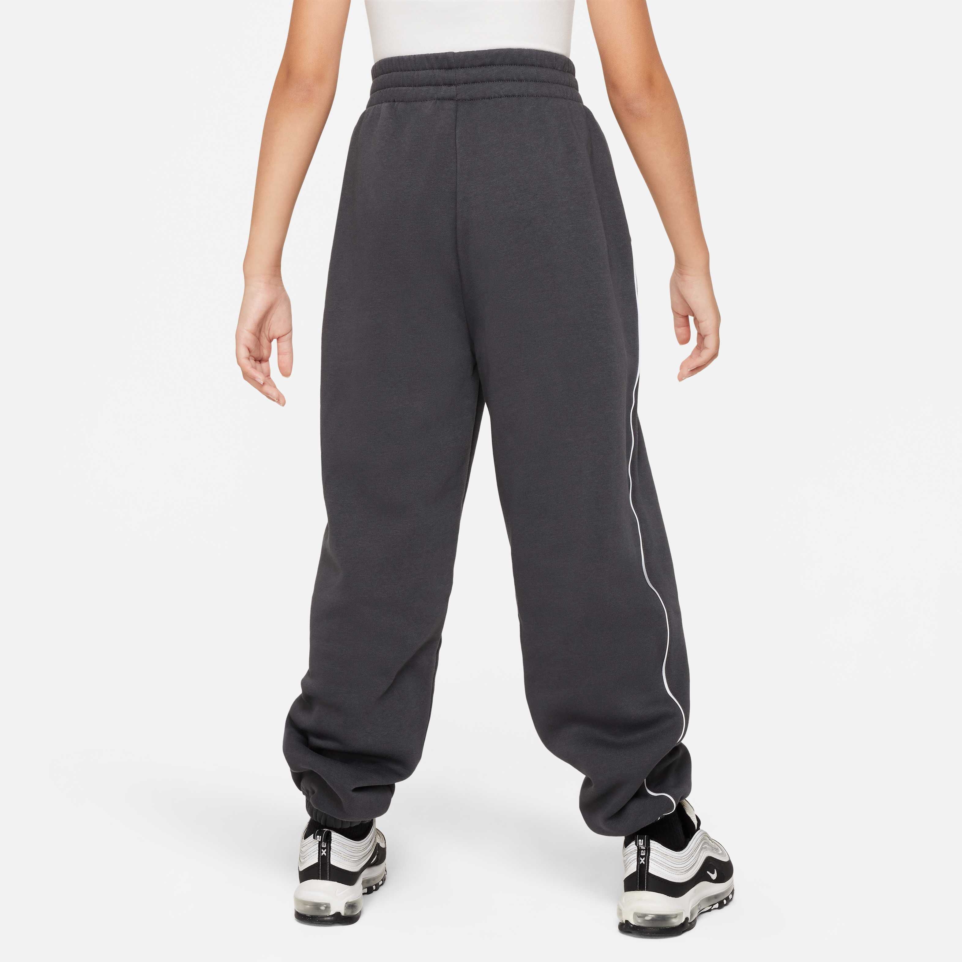 نايكي سبورتسوير image number 1