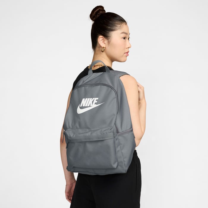 nike backpack gray SB RPM A side pocket with hook Nike SB Backpack Brasilia M
