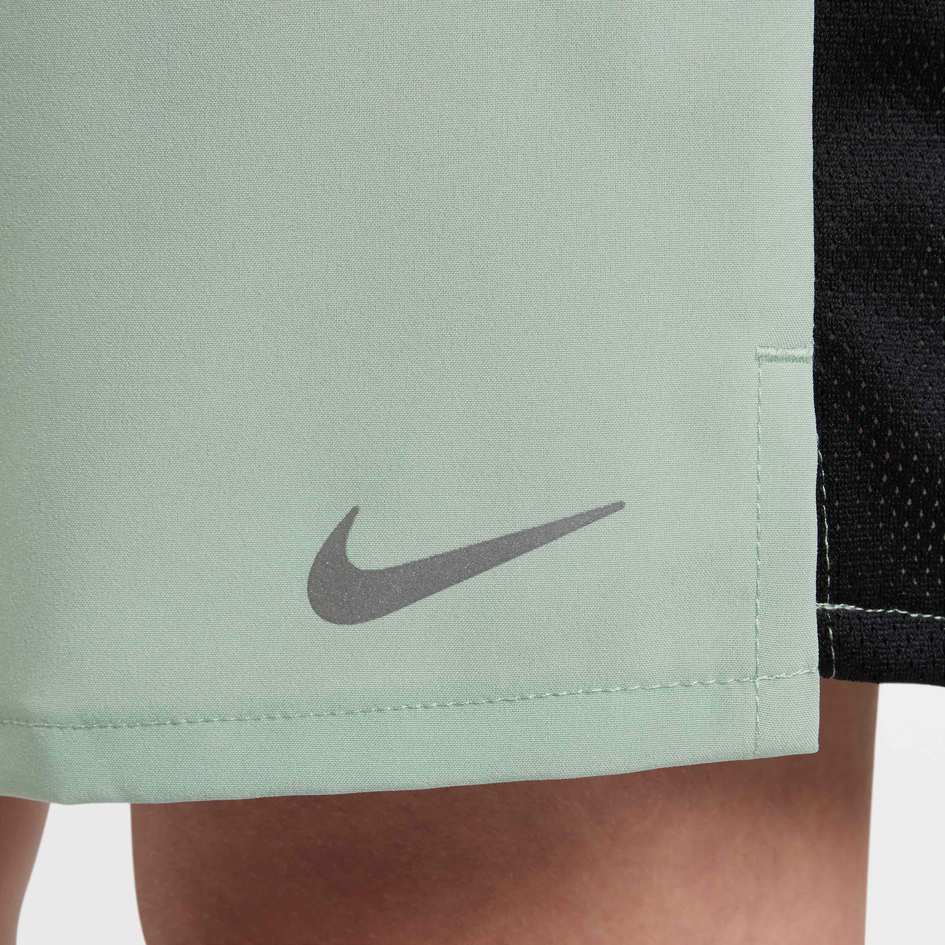 Nike Dri-FIT Challenger image number 7