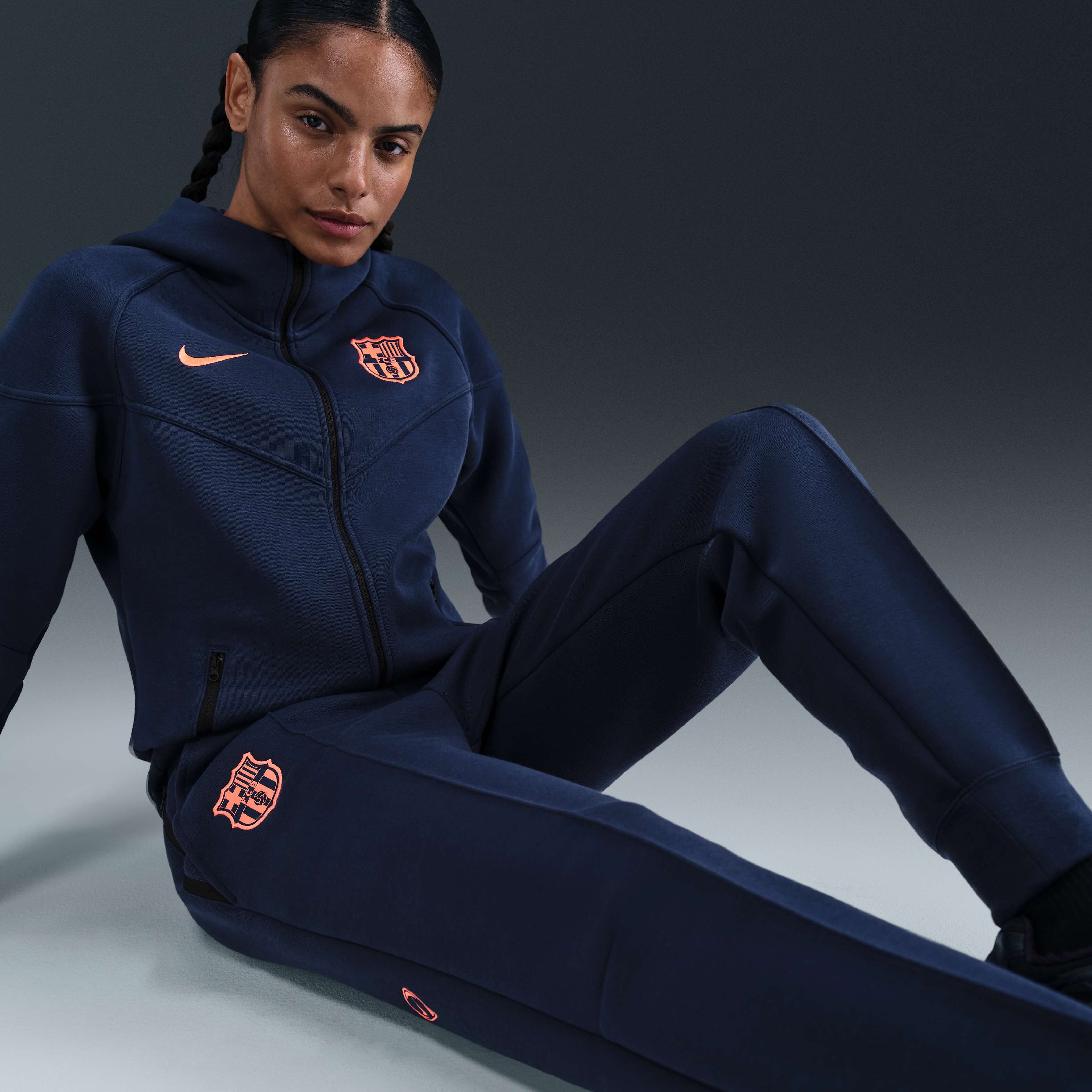 برشلونة تك image number 4