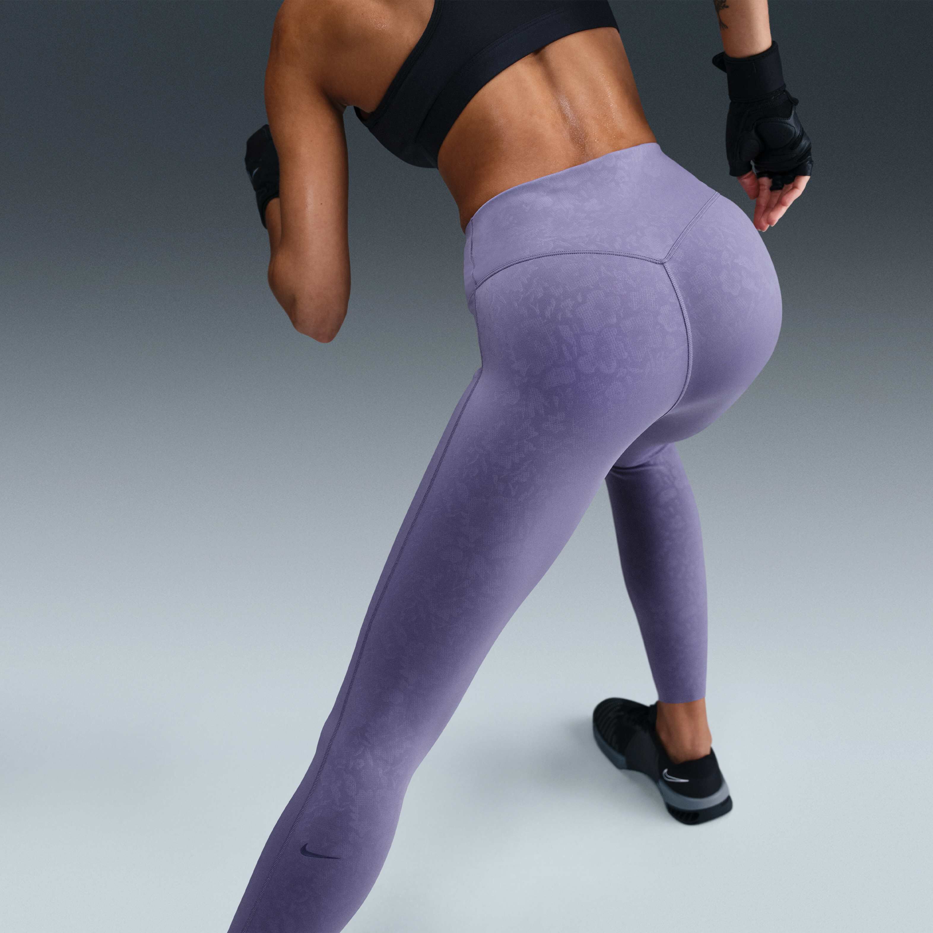 نايكي يونيفيرسا image number 2