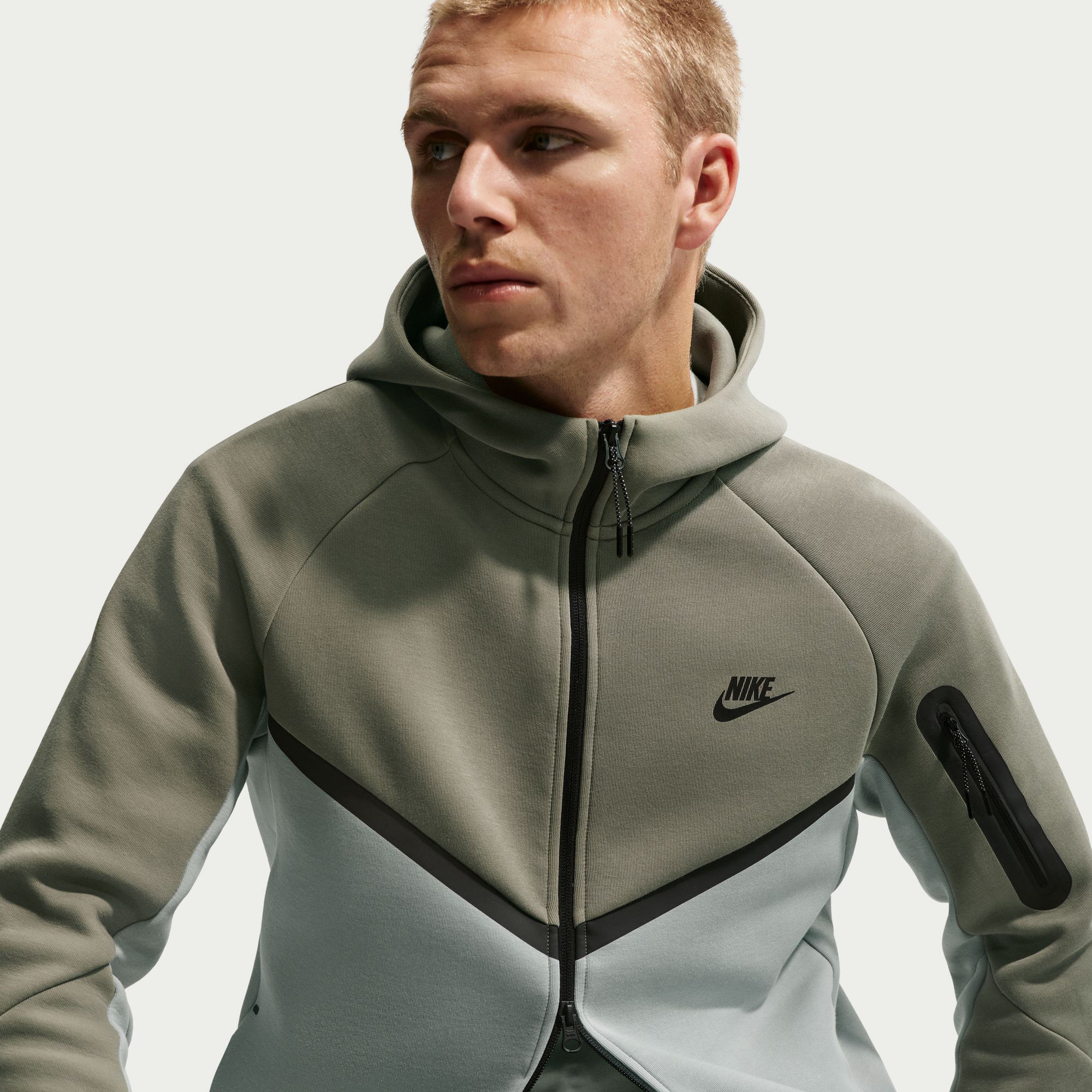 Nike Tech image number 4