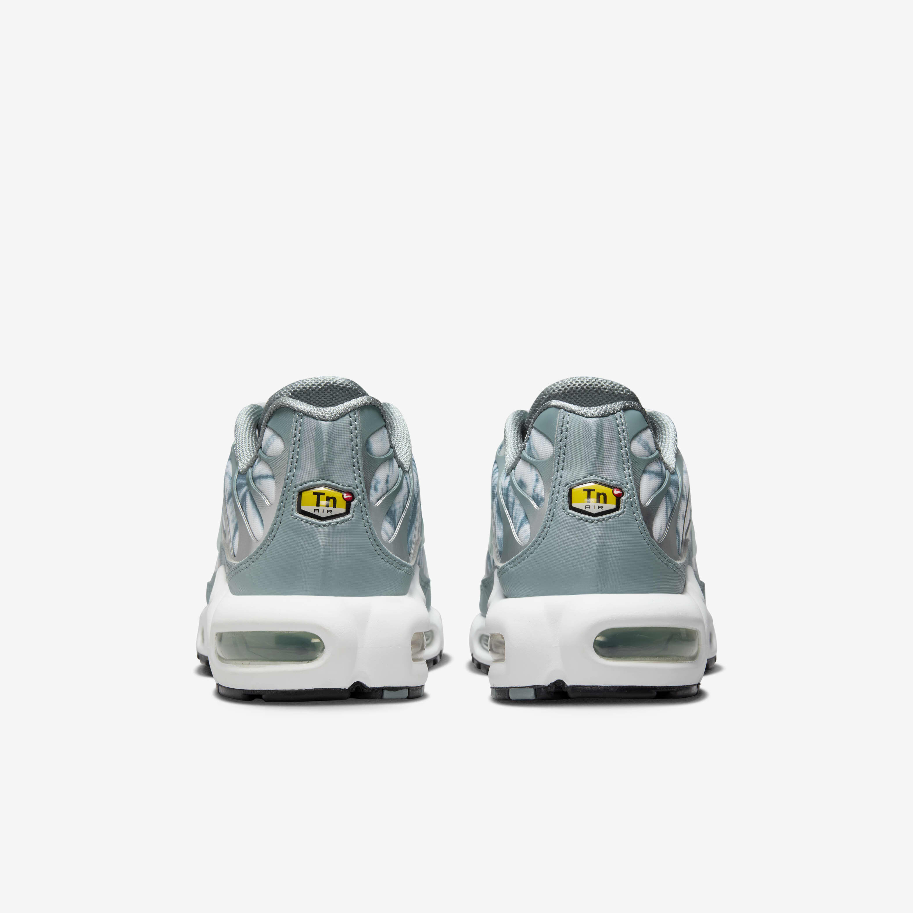 Buy Nike Air Max Plus Men s Shoes Waterway White Subway Fibreglass Nike Saudi Official