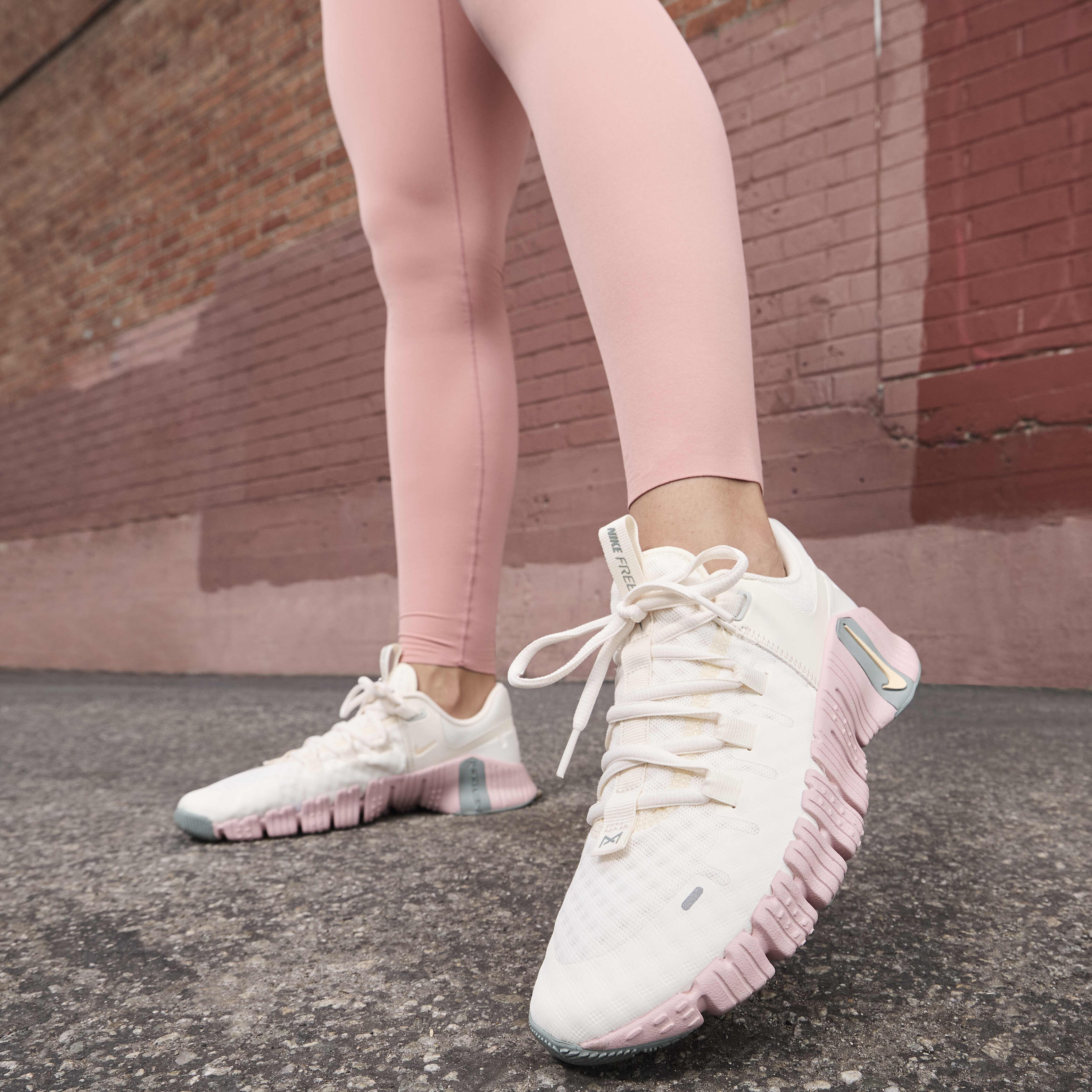 Nike pink metcon 2025