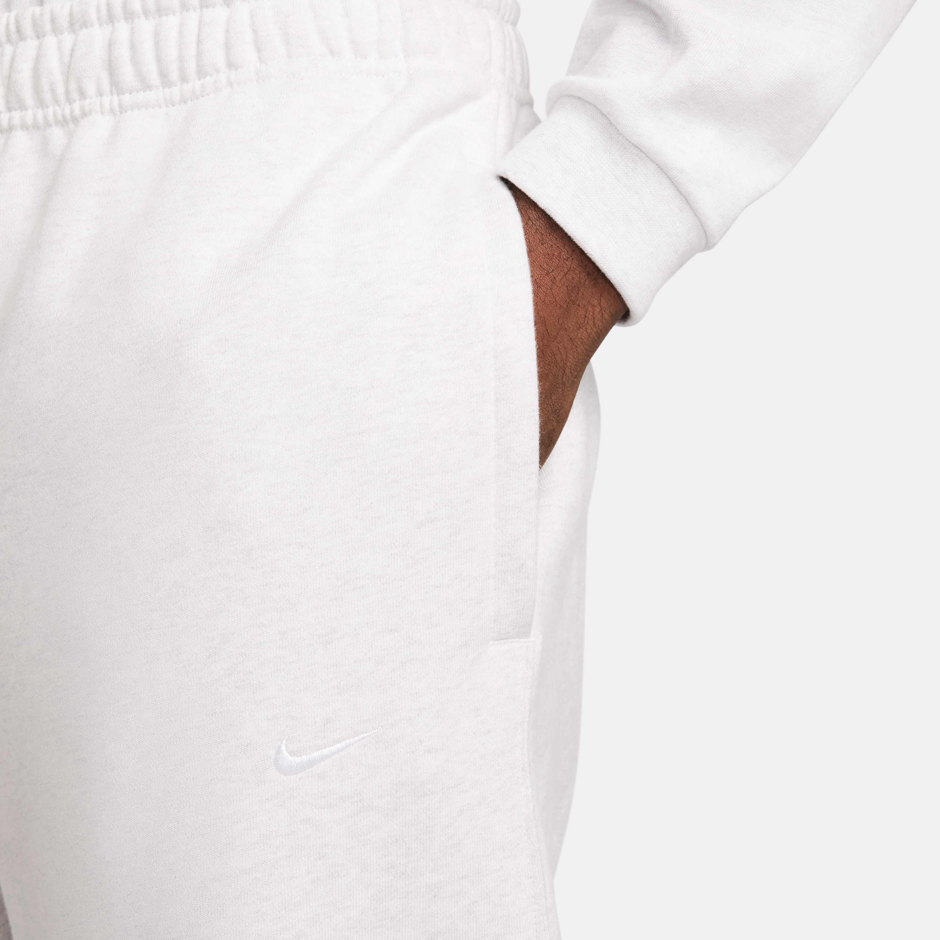 Nike Solo Swoosh image number 3