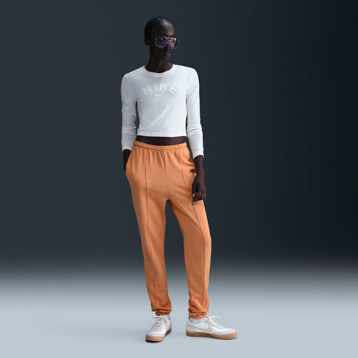 نايكي سبورتسوير تشيل تيري