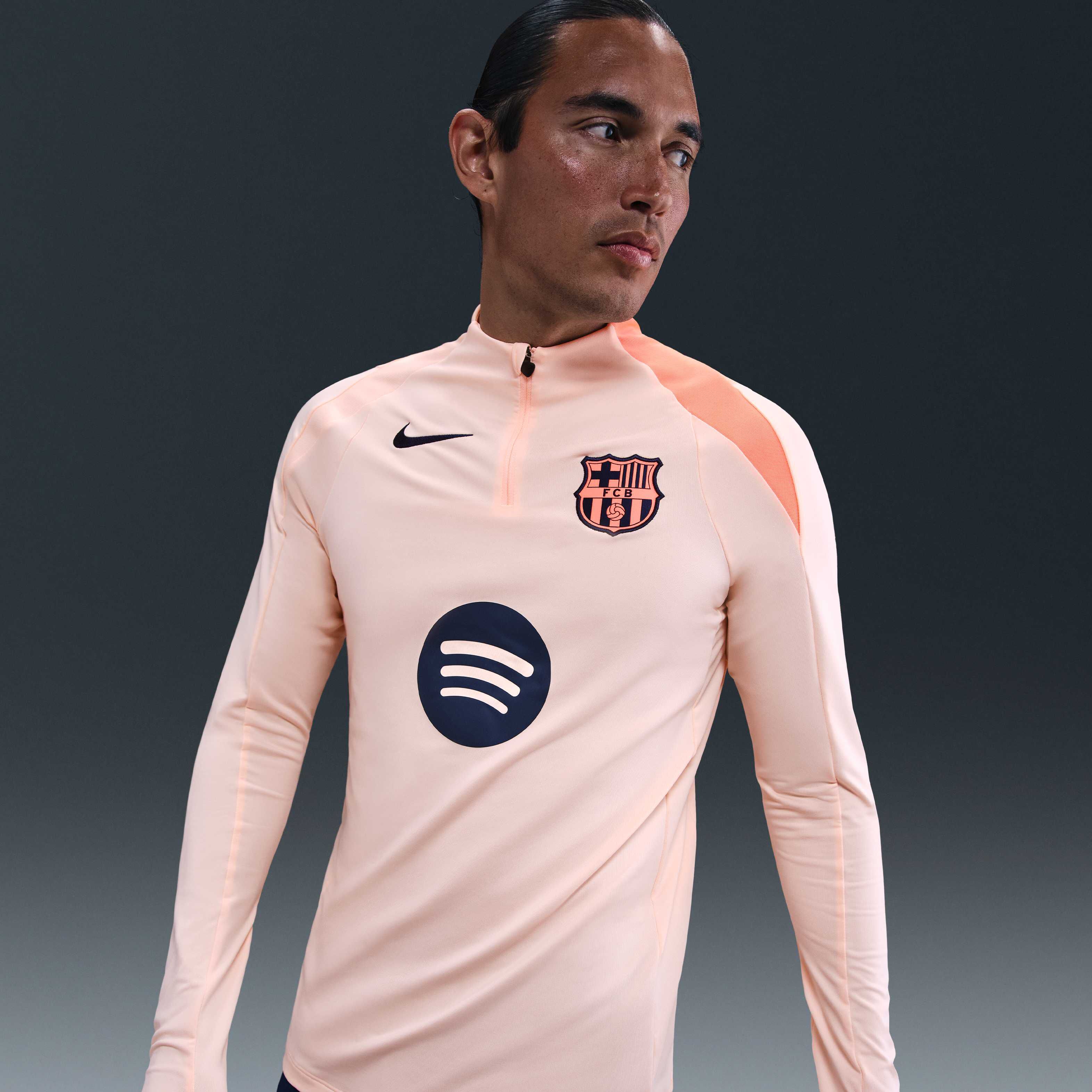 برشلونة سترايك البديل image number 0