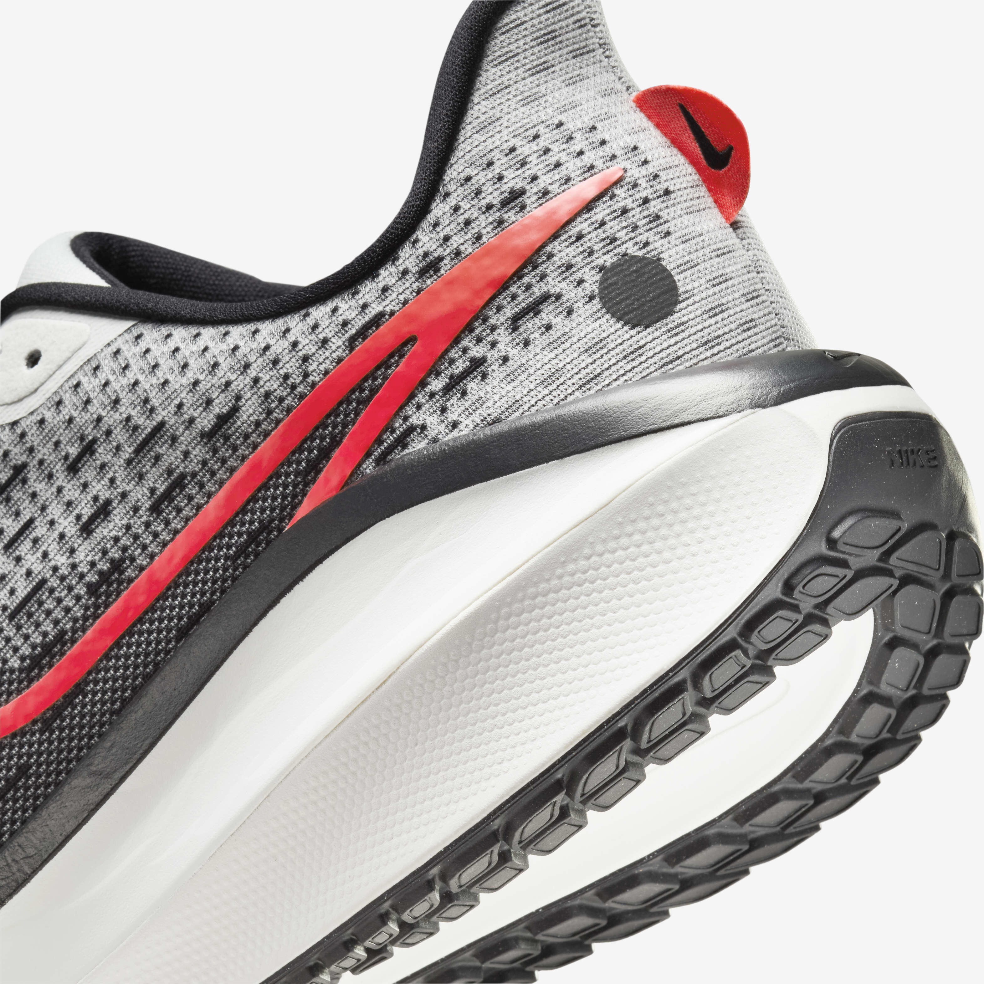 Nike Vomero 17 image number 7