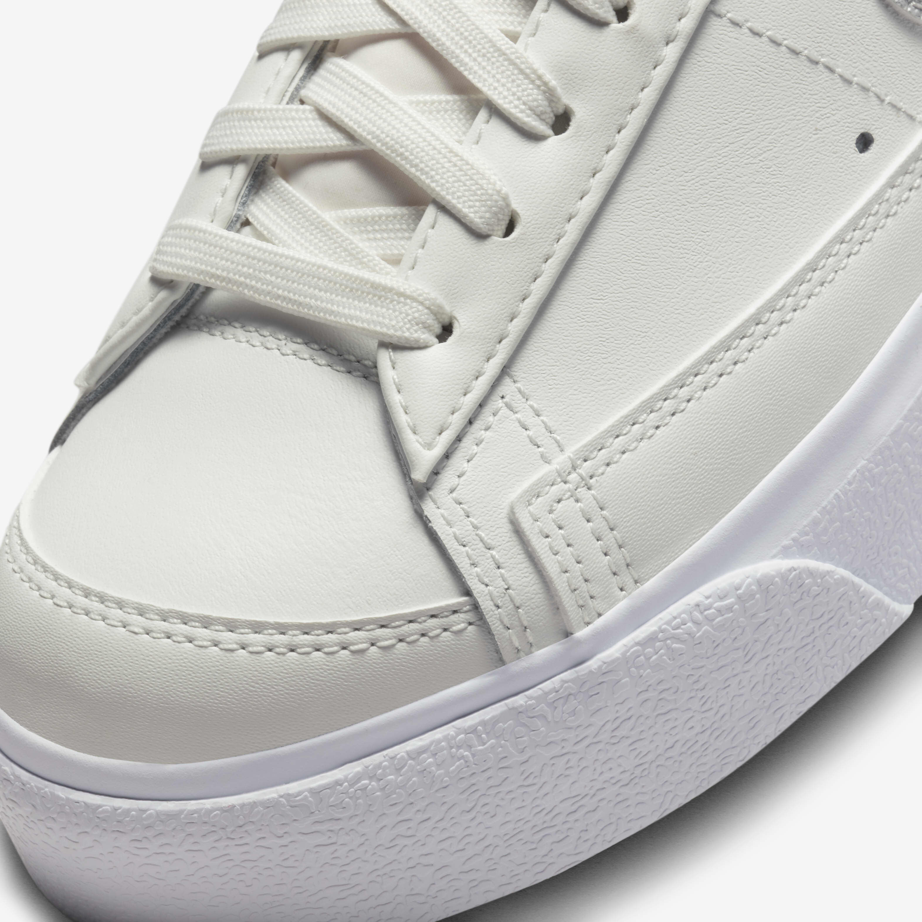 Nike Blazer Low Platform image number 7