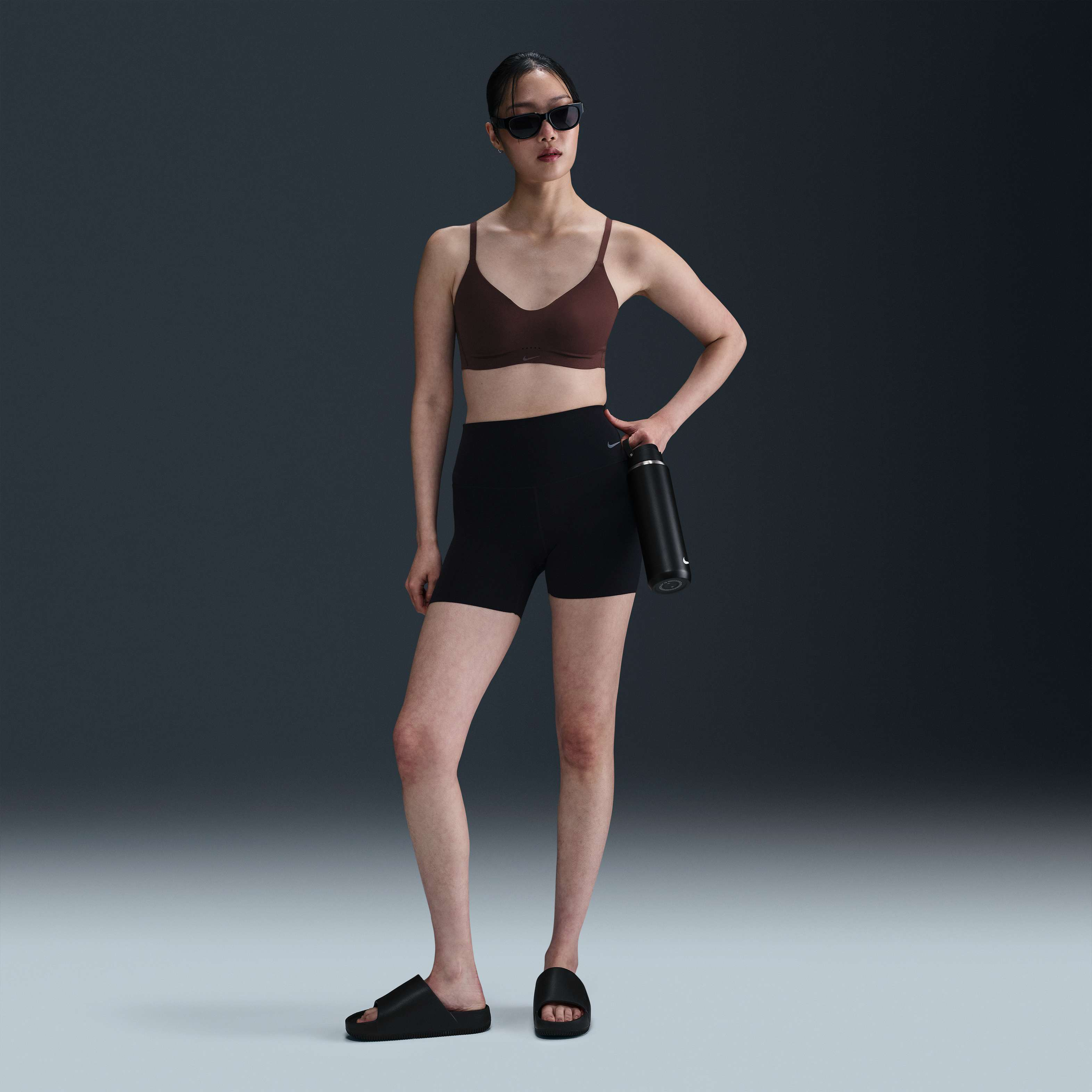 نايكي اليت مينيماليست image number 3