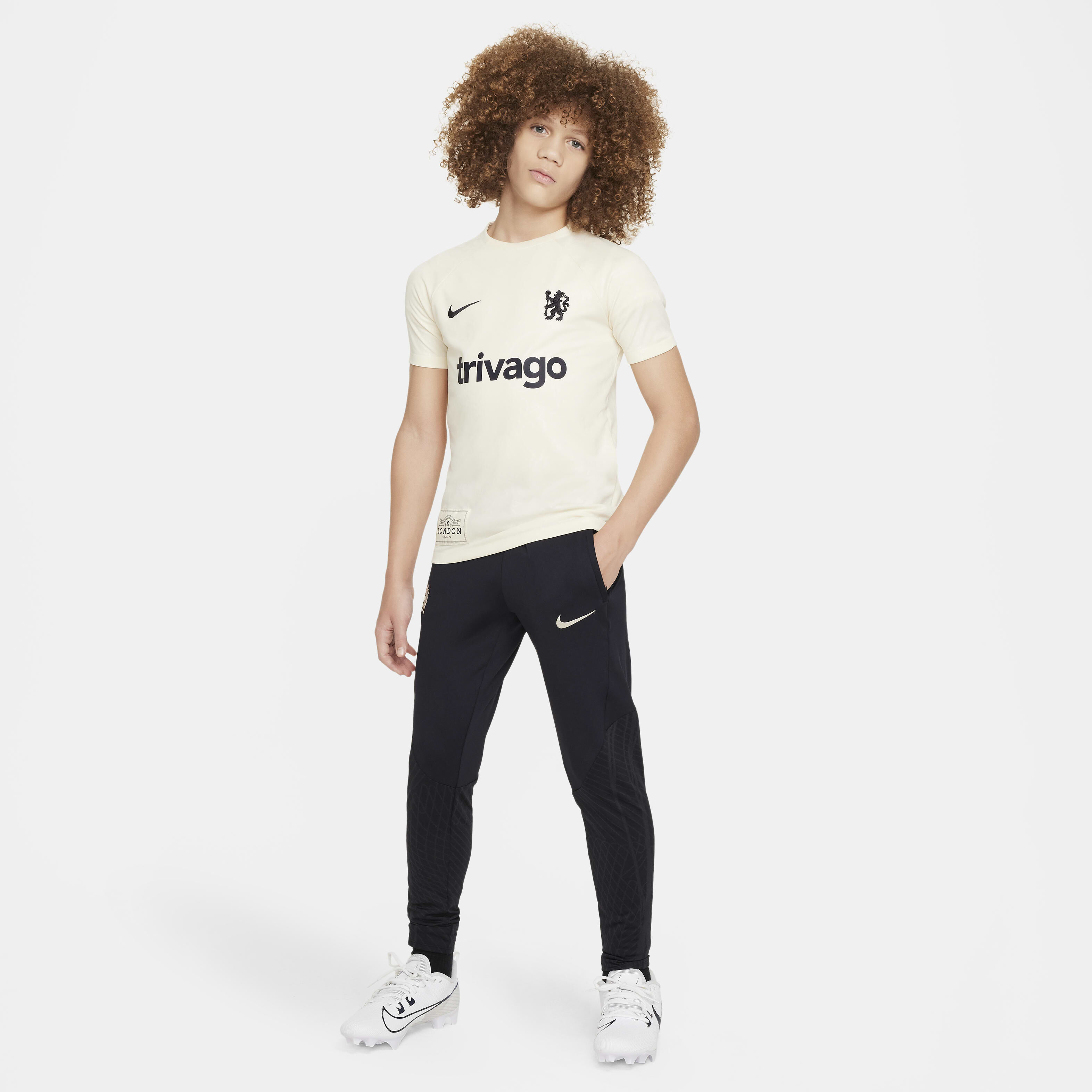 Chelsea F.C. Strike image number 6