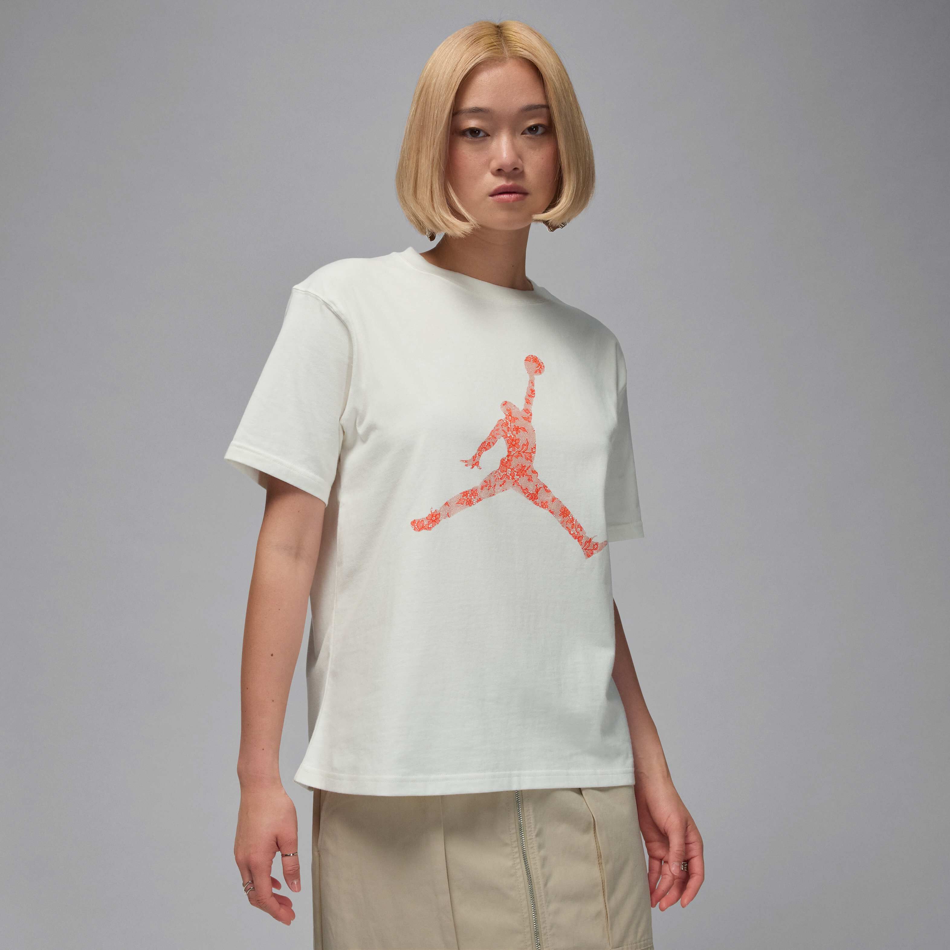 ★NIKE★JORDAN BROOKLYN OVERSIZED GRAPHIC T-シャツ★追跡可 Buy Jordan Brooklyn Women's Graphic T-Shirt - Sail/Black