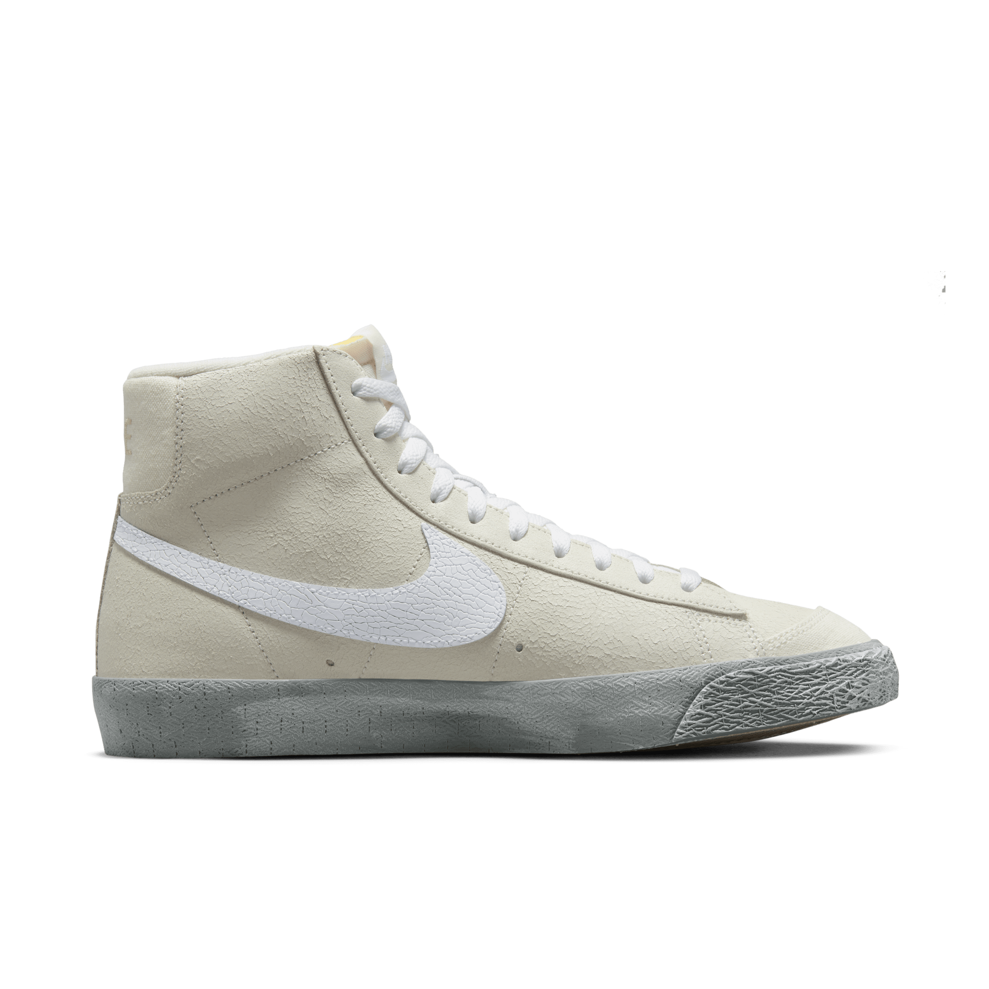 Shop Blazer Mid 77 SE Men s Shoes Nike KSA