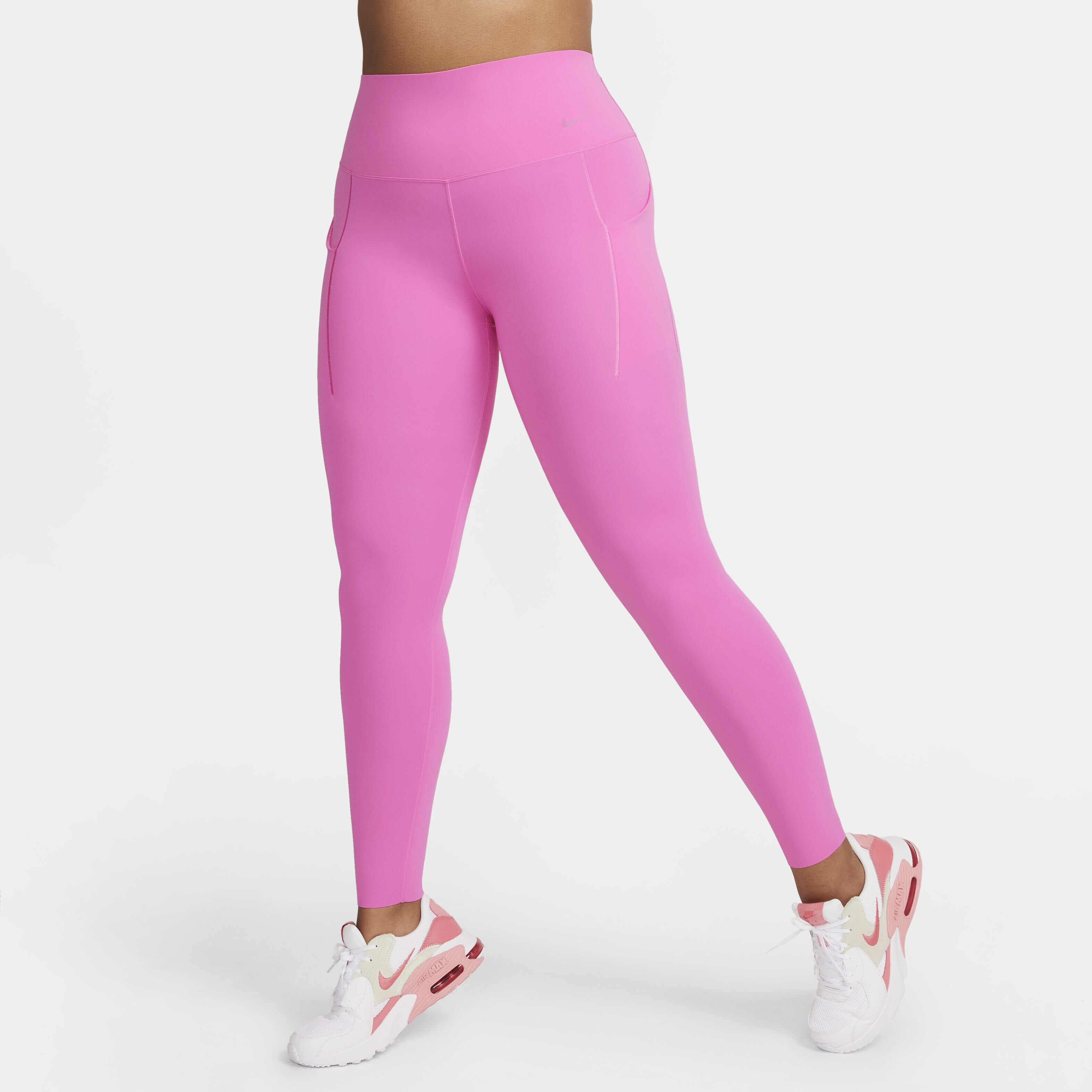 نايكي يونيفيرسا image number 2