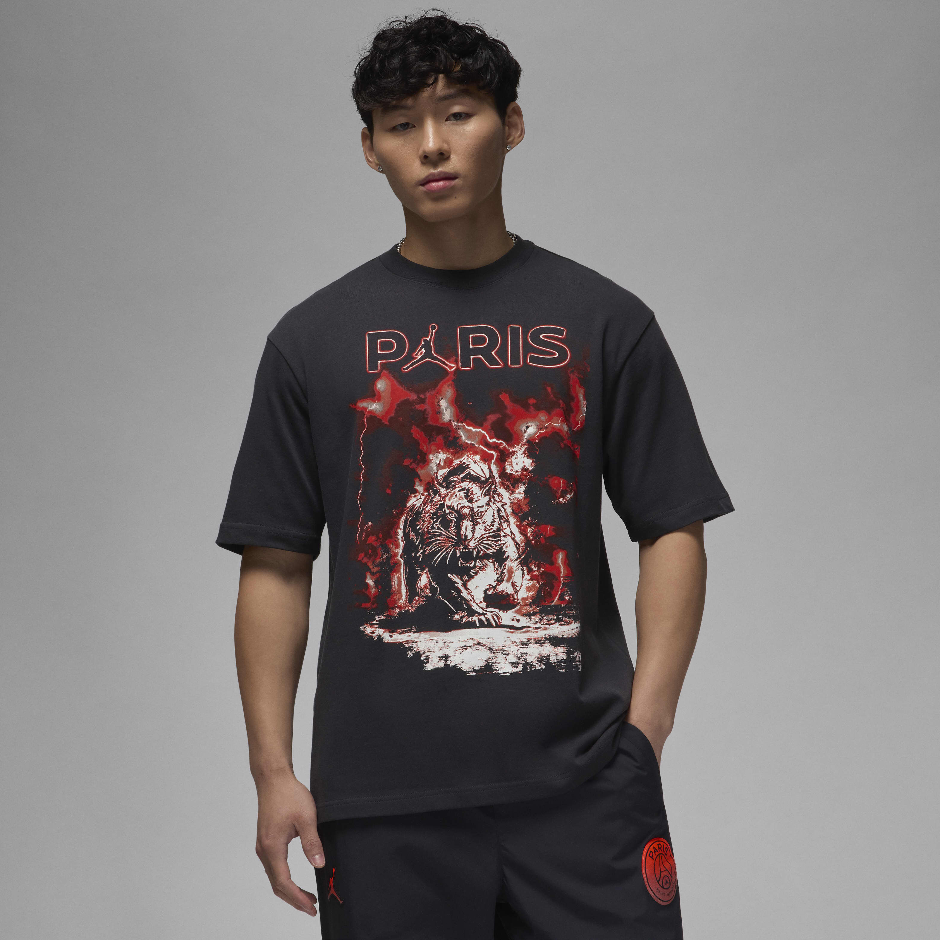 【NIKE】Paris Saint-Germain Men's Graphic T-Shirt Paris Saint-Germain Tops and T-Shirts. Nike.com
