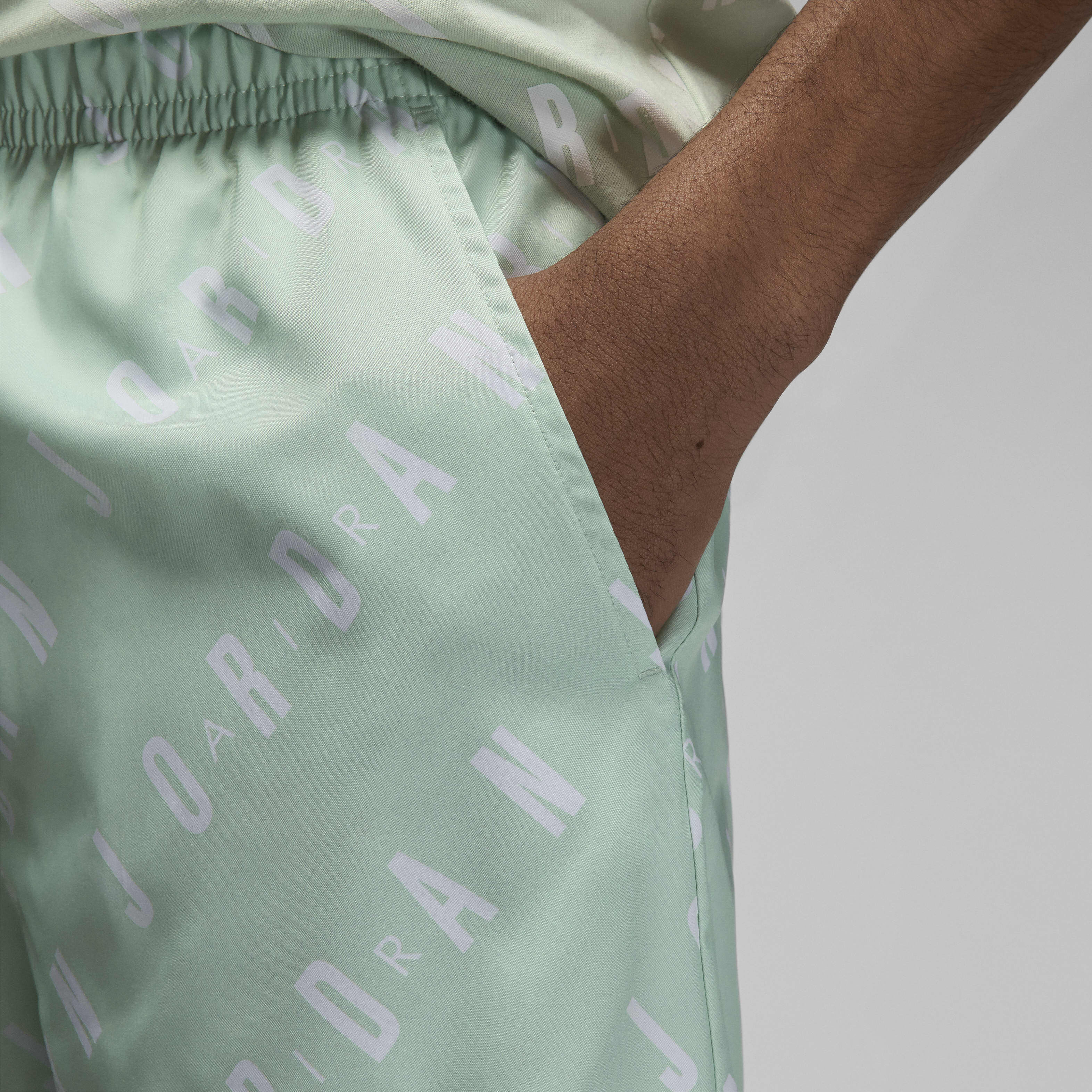 Jordan Essentials image number 4