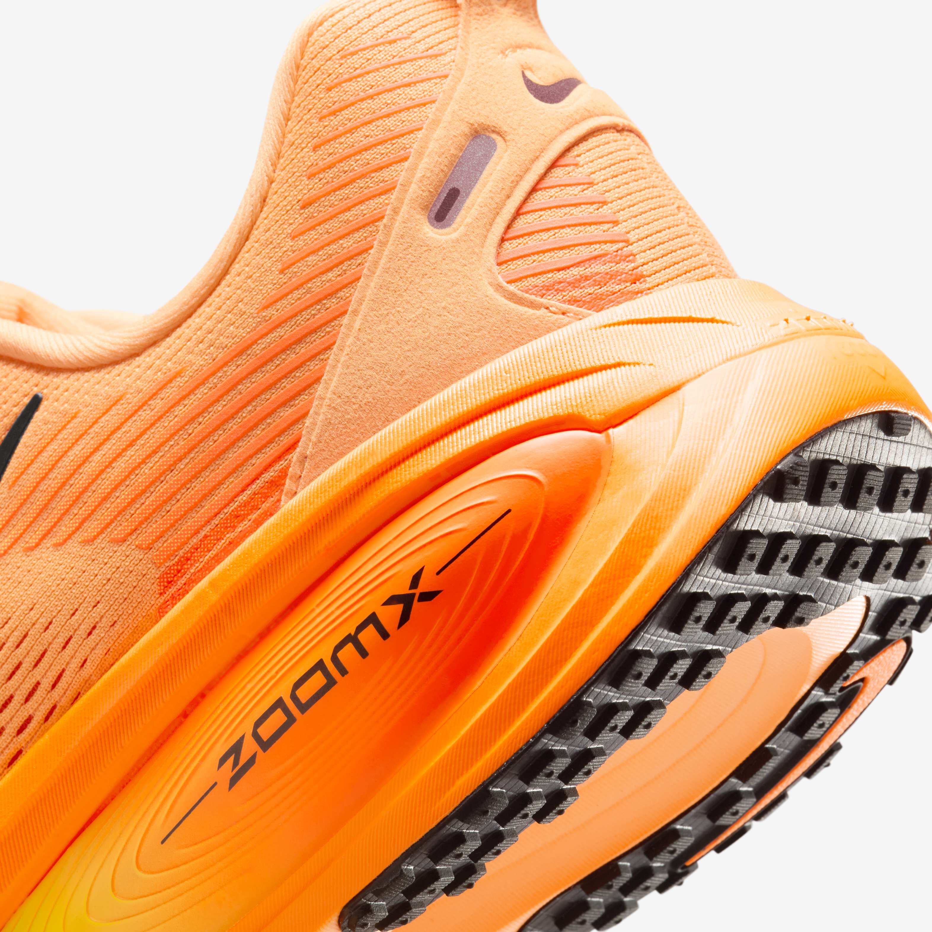 Nike Vomero 18 image number 7