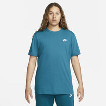 Nike Sportswear Club