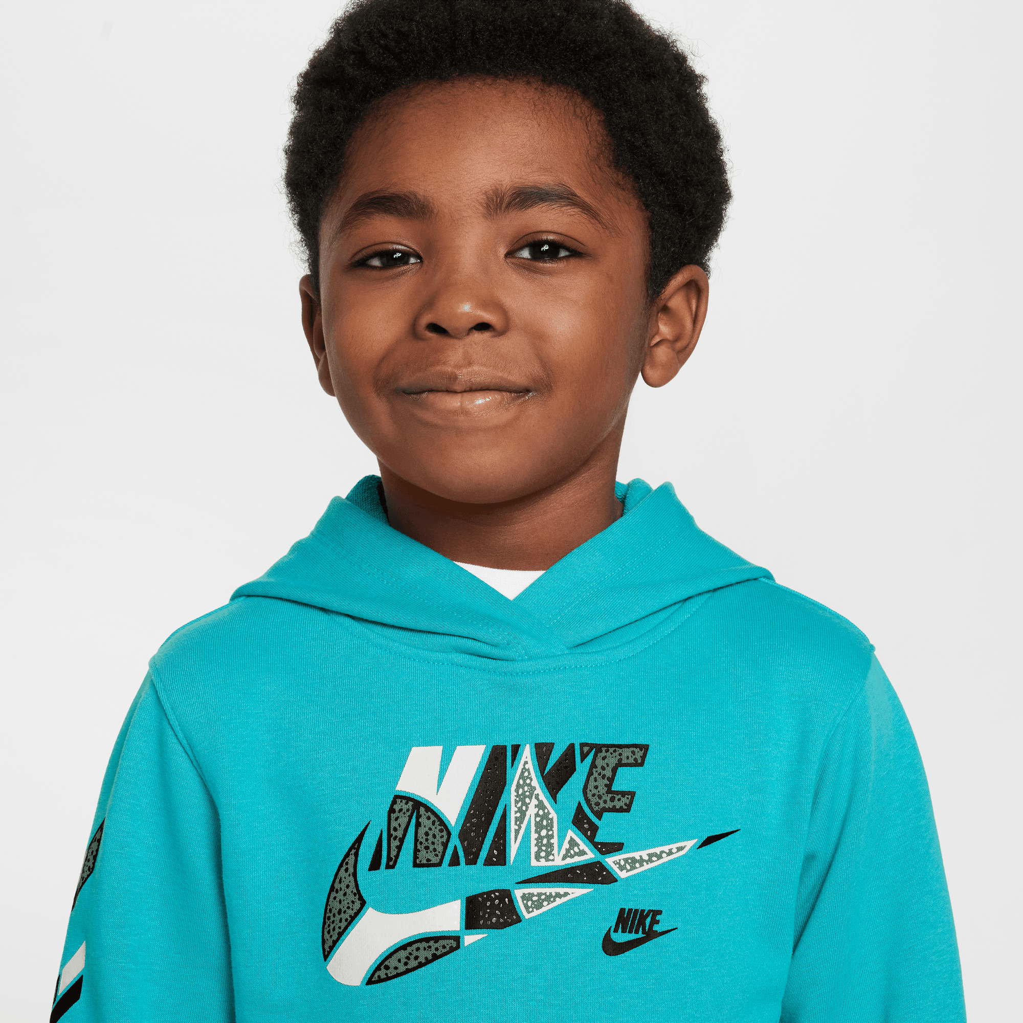 Nike Sportswear "Outside the Lines" image number 2