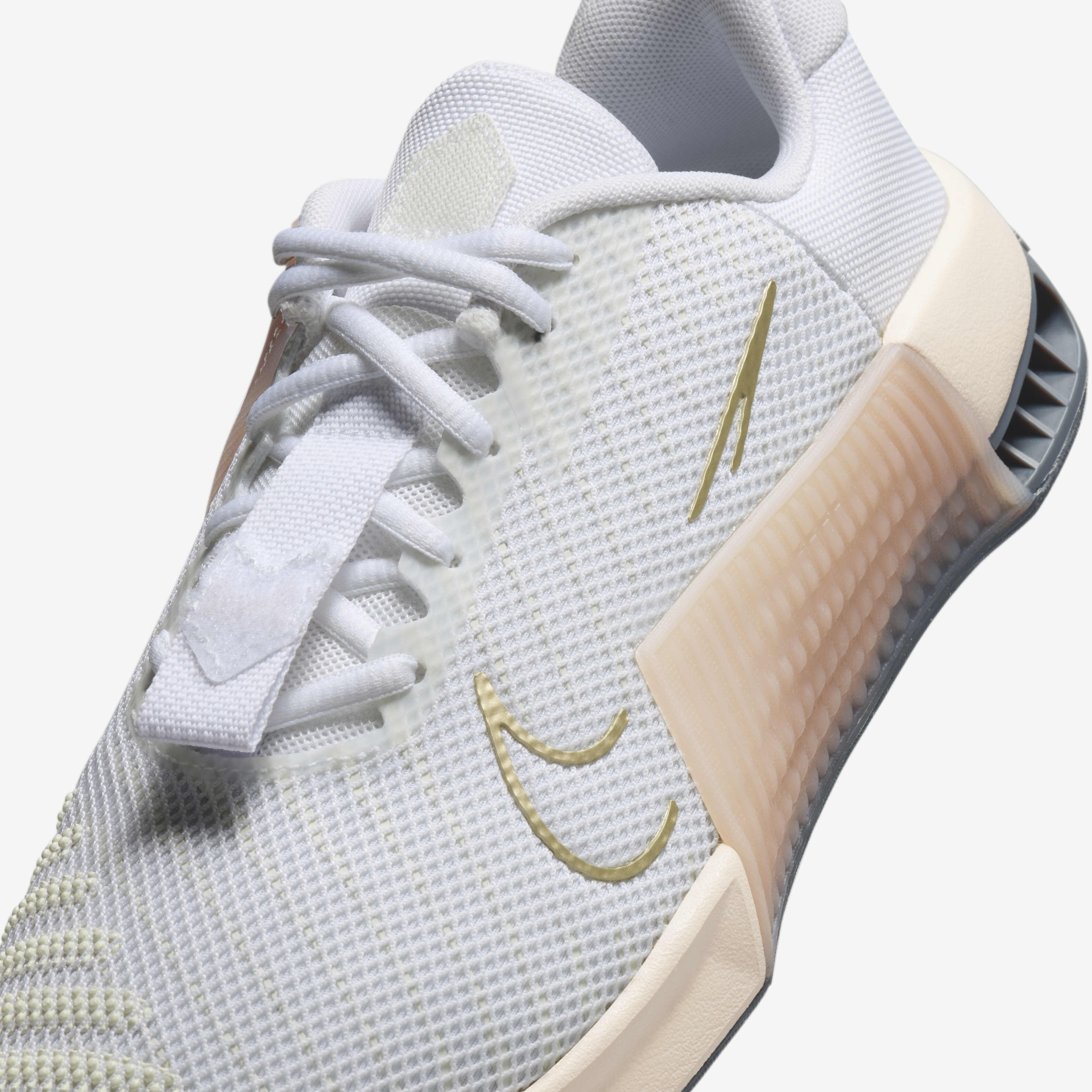 Nike metcon women's white and gold on sale