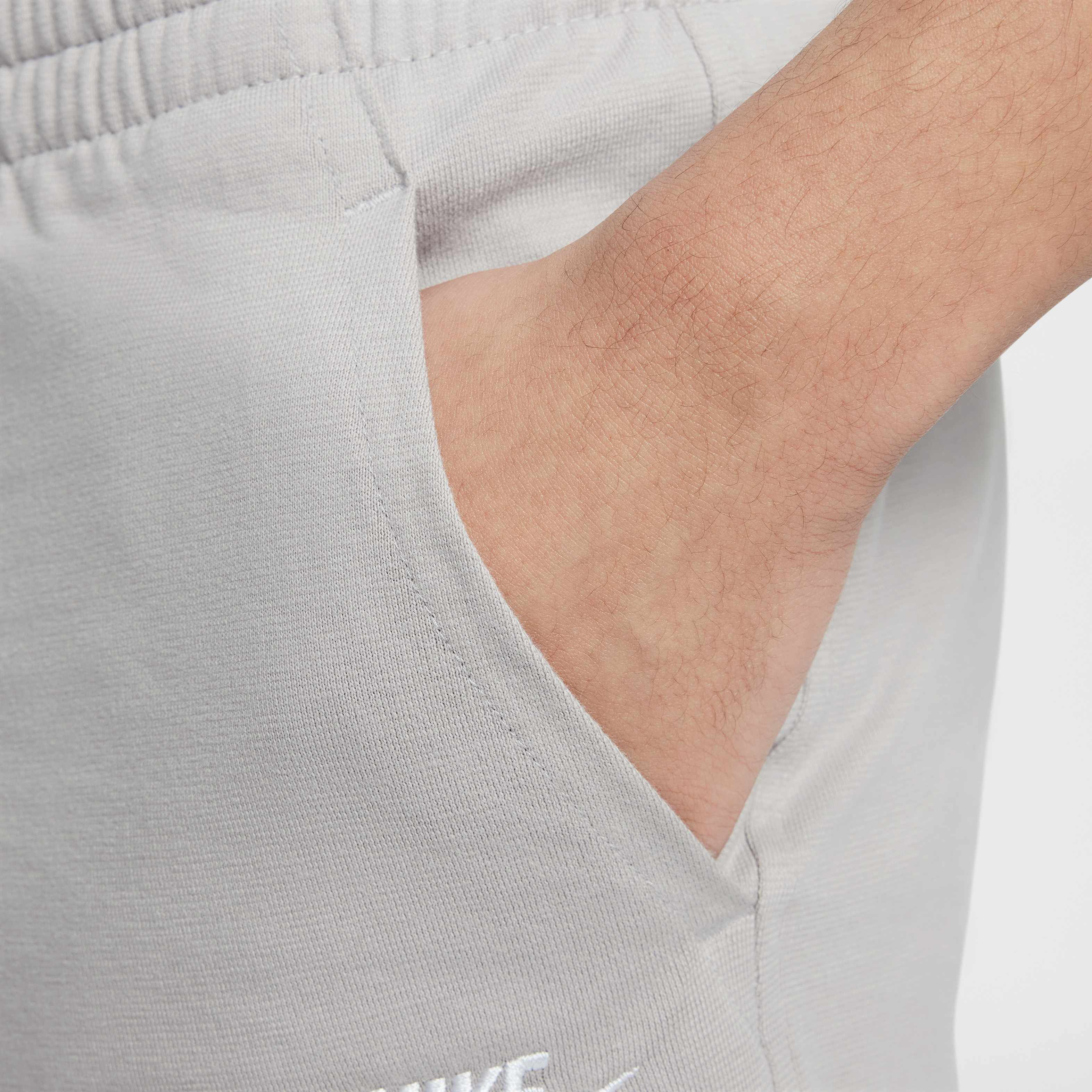 Nike Sportswear Club image number 4