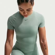 Nike Universa