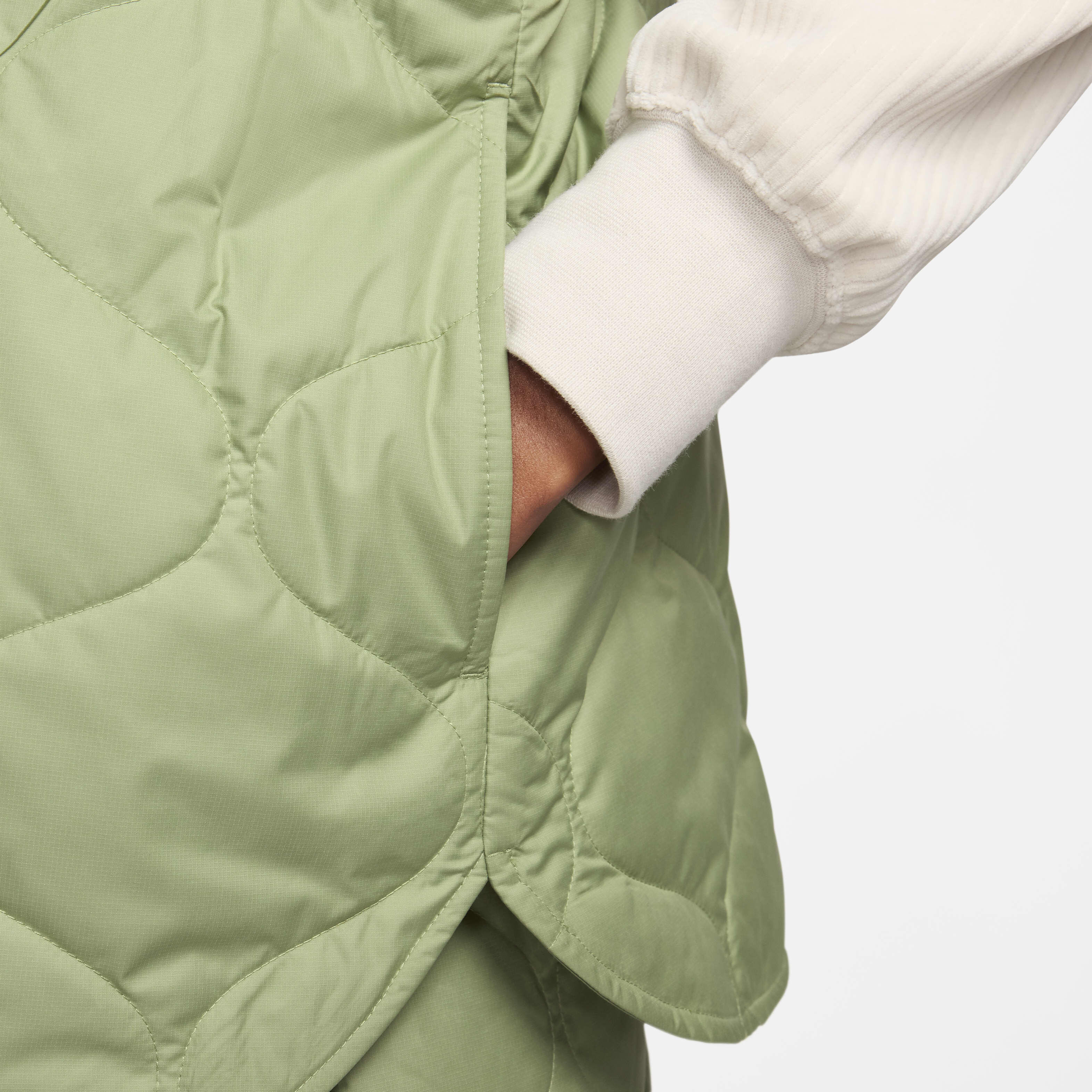 Nike Sportswear Essential image number 4